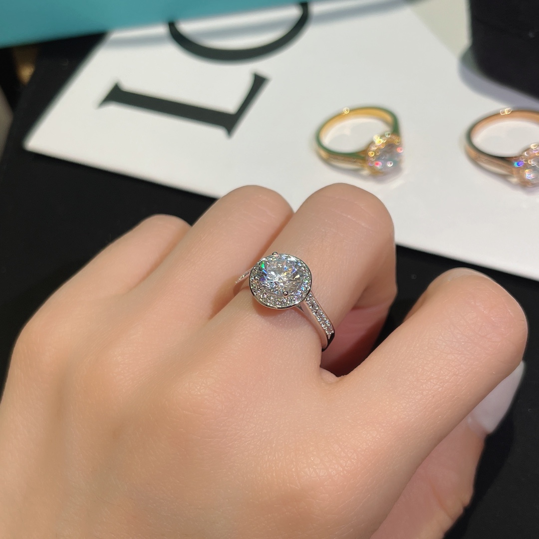 NO:631278,Tiffany round diamond ring high quality in stock, year-end special offer 88230, Cartier high-end jewelry19860909tiffany圆形钻戒高品质现货,年终特惠88230,,卡迪亚高端饰品,Jewelry
