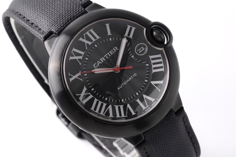 AF最强神作!2020年卡地亚最新版本42mm蓝汽球男表!火爆来袭!
2020新表!!特别不同于19年以前的版本!
整体更加精致正装!表盘微微淡黄双重色调,罗马刻度黑色油印更立体丰满,麦头所有英文字体改正新版,更清晰立体,而中间菊花纹路放射清晰,更加呈现立体视觉享受!钢带款新表扣己改款,变薄变小更精致!表带钢粒整体也微薄区别于之前版本!AF都做得很好!
AF全面改版升级!力求完美演绎如下:
1.壳套方面:瑞士品级精工打磨!原装蓝色尖晶石表冠!表壳型状弧度,月牙位型态质感无敌! 完美蓝宝石鱼眼水泡水晶镜面加月牙🌙开口!多套组合壳套严谨精致细密!3度强势防水!精品表带打磨拉纱手感爆棚!表壳后盖logo,采用德国CNC雕刻复原,双胞胎效果!8颗正品级螺丝! 以上各配件!均可与原装正品手表互换!无差异!
2.表盘内部:正品代工厂级别的字面!超难的最强复刻!顶尖纯正烧钢蓝指针!日历条的银灰色调字体粗细一致!秒杀市场所有版本!AF的变态复刻要求!力追最强!
3.机芯方面:采用Top级海殴2824机芯!装表师父的超精细装配后,机芯很稳定,走时精准,极少极少返修!值得拥有!
4.一表一号一吊牌,三码合一!扫码数据跟足正品!专柜不再使用红色保修卡之类的配套!而采用大张发票的方式!我们没有做发票复制!也不做市场那些显假的包装! 这AF的表包装上与正品一致!超强仿伪!欢迎品鉴!
5.最强最优性价比! 三种版本! 钢带! 鳄鱼皮! 意大利牛皮! 物超所值!买到就是赚到!
AF,只跟正品做比对!我们能提供给你原装正品手表和我们的复刻品!欢迎来品鉴!