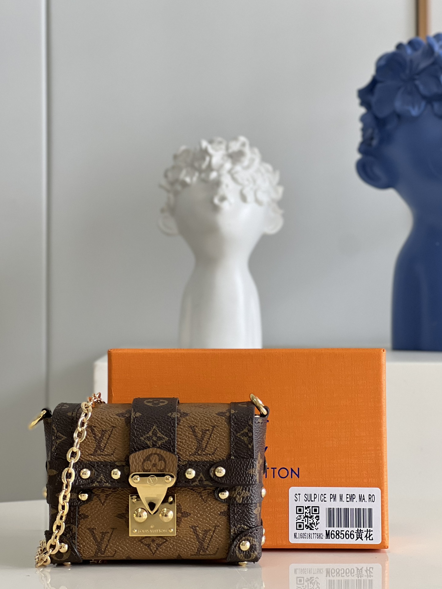 NO:398845,[Exclusive real photo of M68566 yellow flowers] Chain bag Monogram coated canvas Essential Trunk chain bag combines many iconic elements, paying tribute to the traditional suitcase design Monogram pattern, metal studs, S-lock buckle and Malletage printed lining Size: 7.5 x 10.5 x 4.0 cm MD.,LV [original leather],louis vuitton19860909【独家实拍M68566黄花】链条包 Monogram 涂层帆布 Essential Trunk 链条包融汇诸多标志性元素,致敬传统行李箱设计Monogram 图案、金属饰钉、S-lock 锁扣与 Malletage 印花内衬 尺寸: 7.5 x 10.5 x 4.0 cm MD.,LV【原厂皮】,louis vuitton,Bag