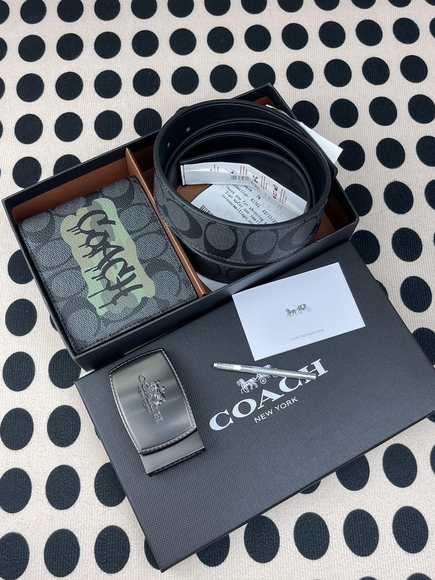 Coach ～coach 送礼男款精品皮带F64839+黑色彩印短款钱包37333