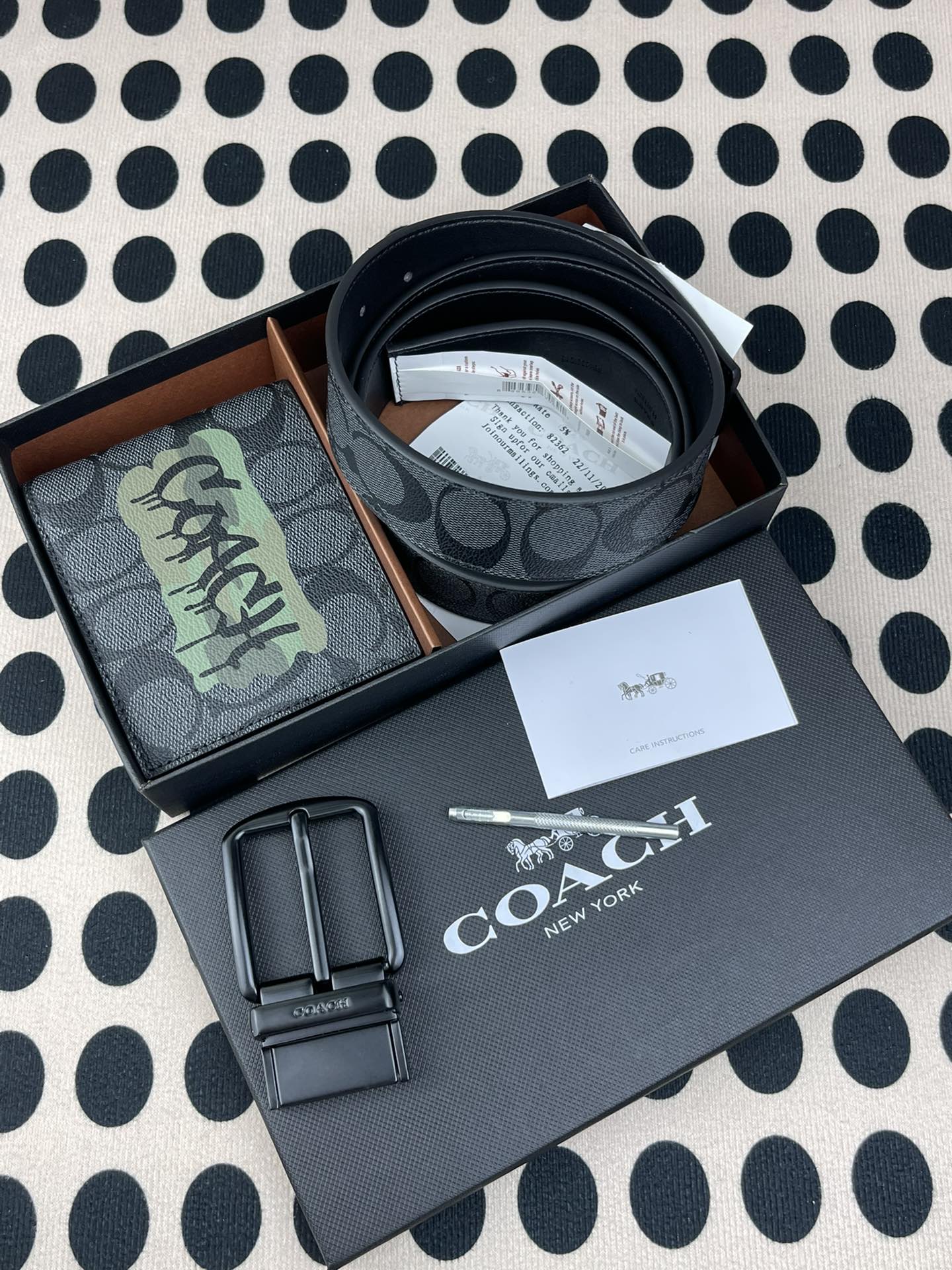 Coach ～coach 送礼男款精品皮带F64839+黑色彩印短款钱包37333