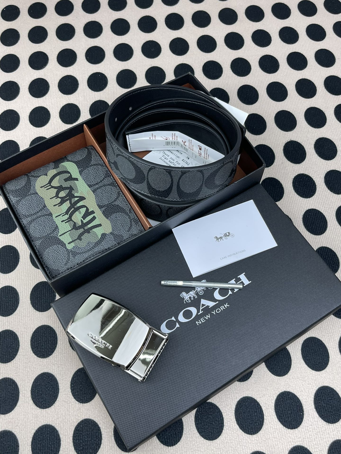 Coach ～coach 送礼男款精品皮带F64839+黑色彩印短款钱包37333