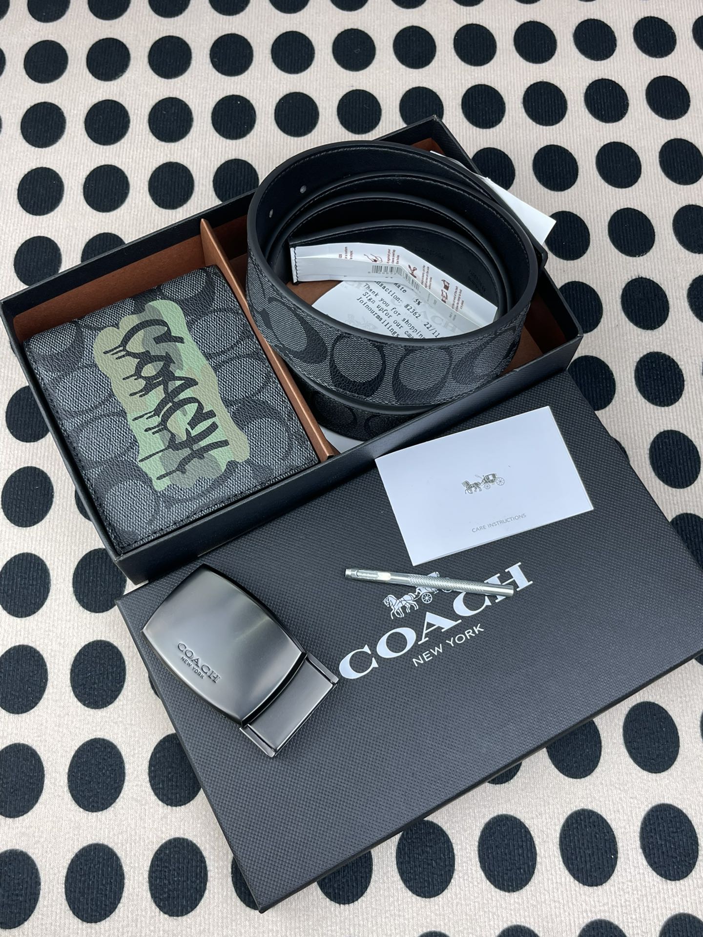 Coach ～coach 送礼男款精品皮带F64839+黑色彩印短款钱包37333