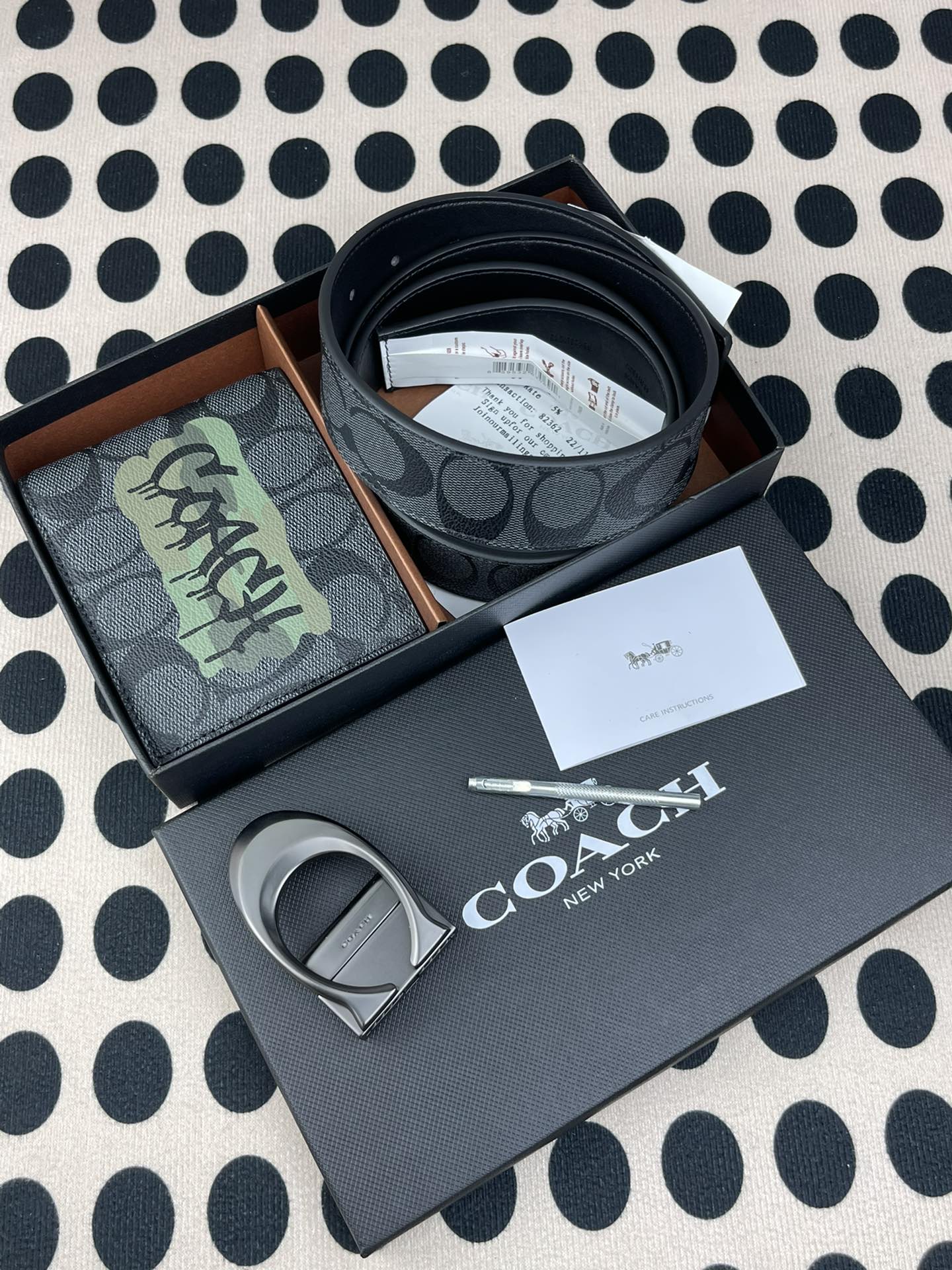 Coach ～coach 送礼男款精品皮带F64839+黑色彩印短款钱包37333