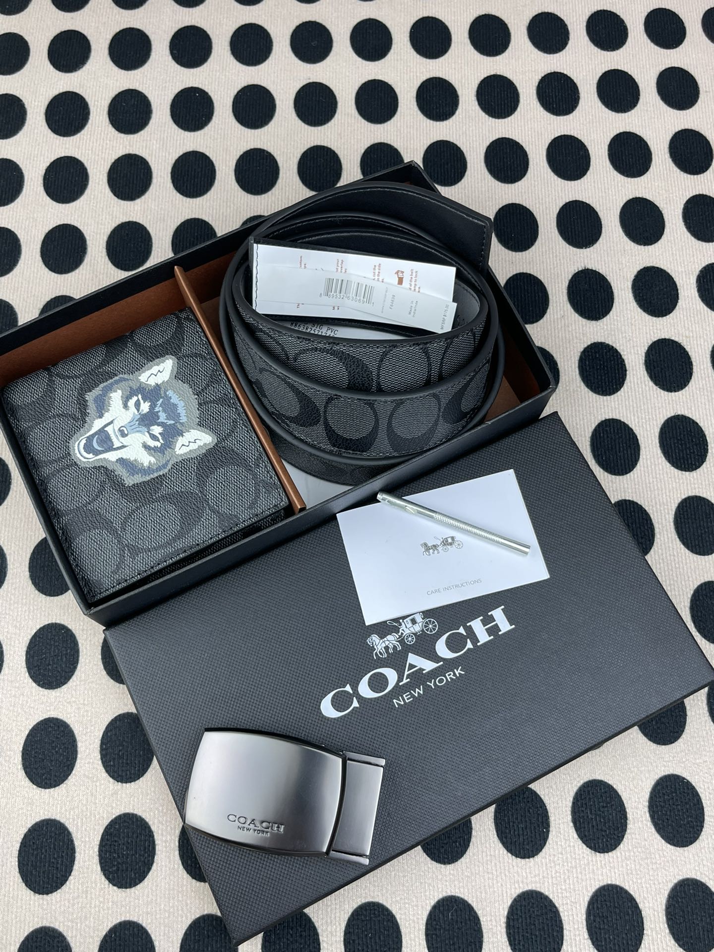 Coach ～coach 送礼男款精品皮带F64839+黑色彩印狼头短款钱包31522