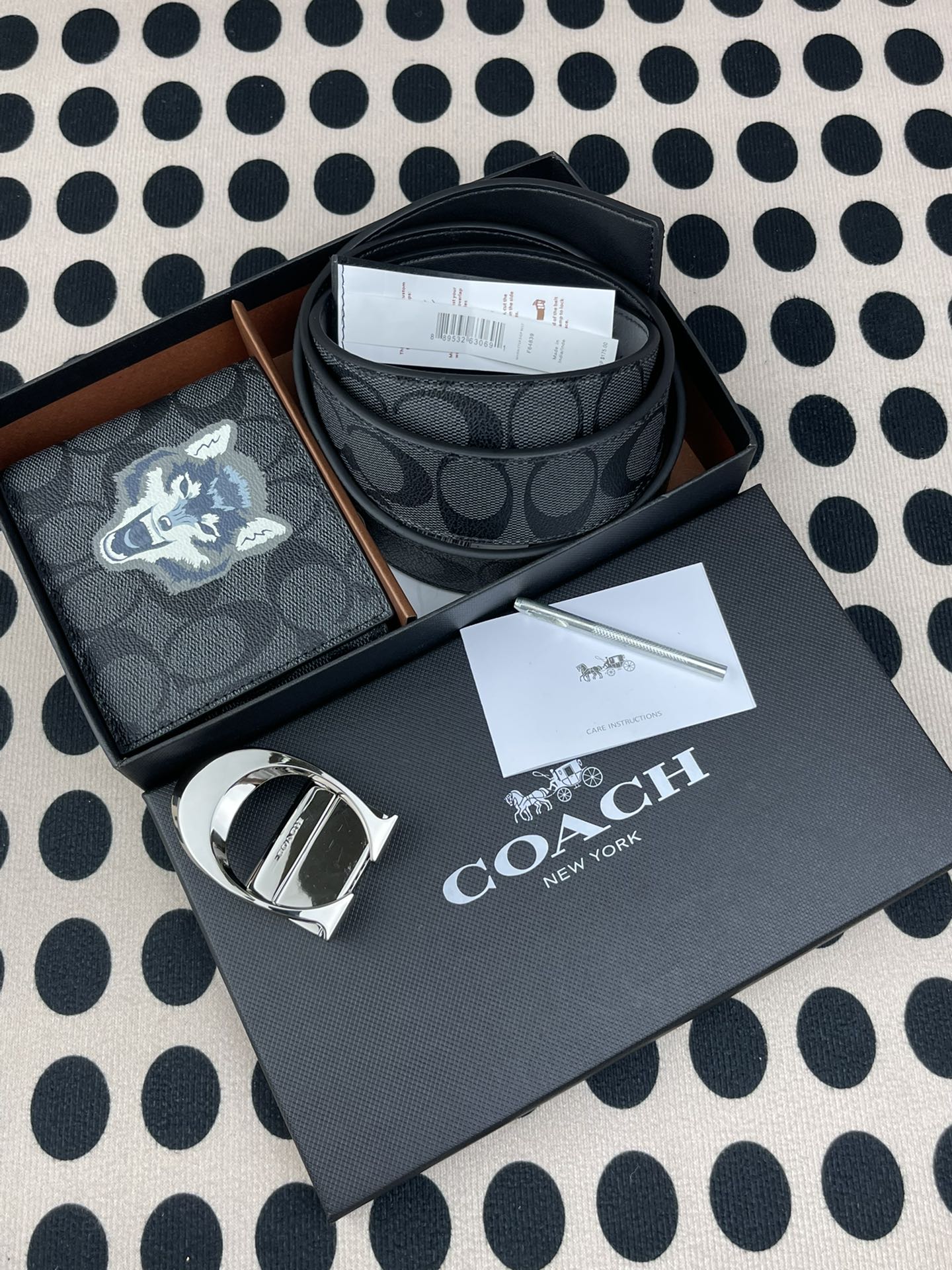 Coach ～coach 送礼男款精品皮带F64839+黑色彩印狼头短款钱包31522