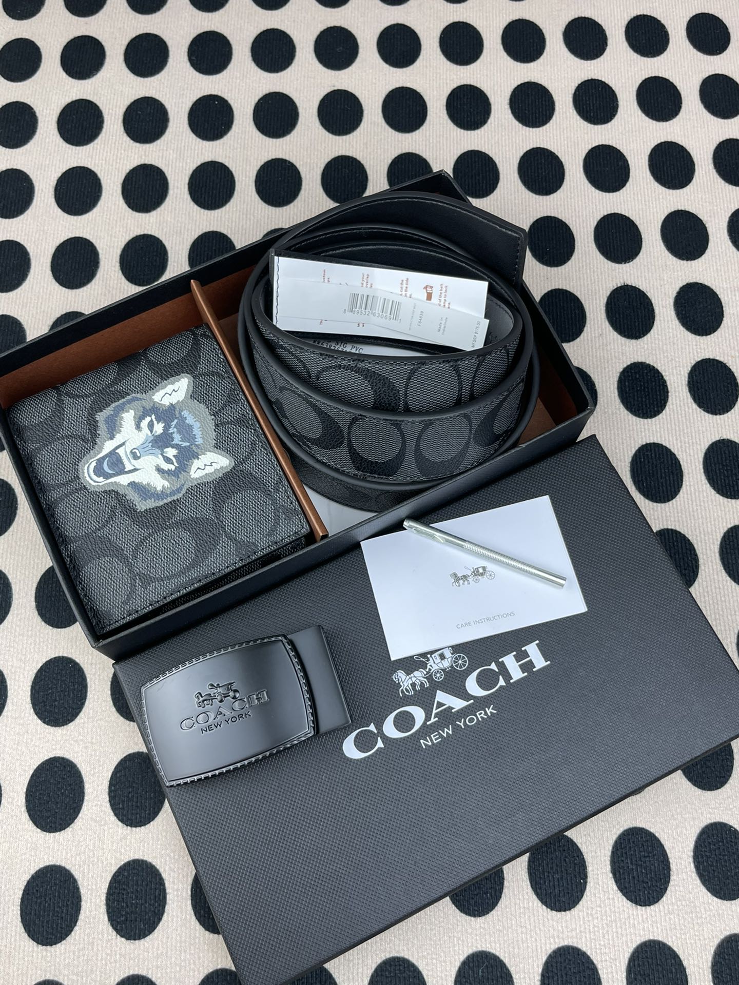 Coach ～coach 送礼男款精品皮带F64839+黑色彩印狼头短款钱包31522