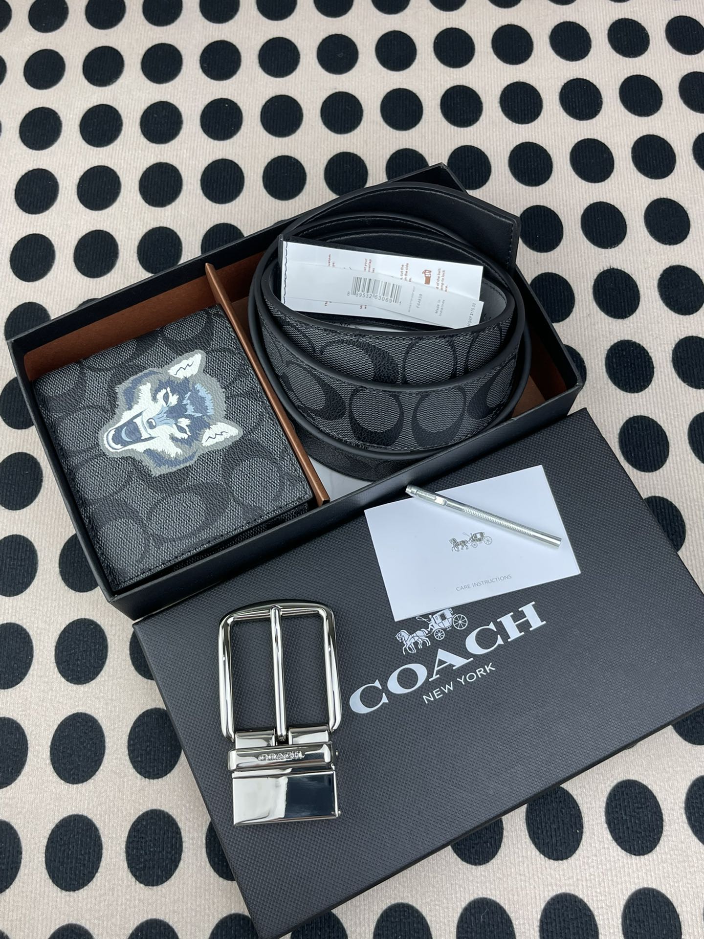 Coach ～coach 送礼男款精品皮带F64839+黑色彩印狼头短款钱包31522