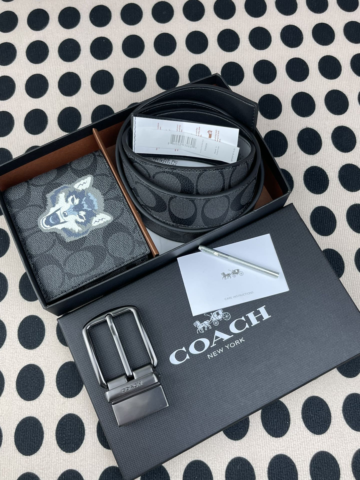 Coach ～coach 送礼男款精品皮带F64839+黑色彩印狼头短款钱包31522