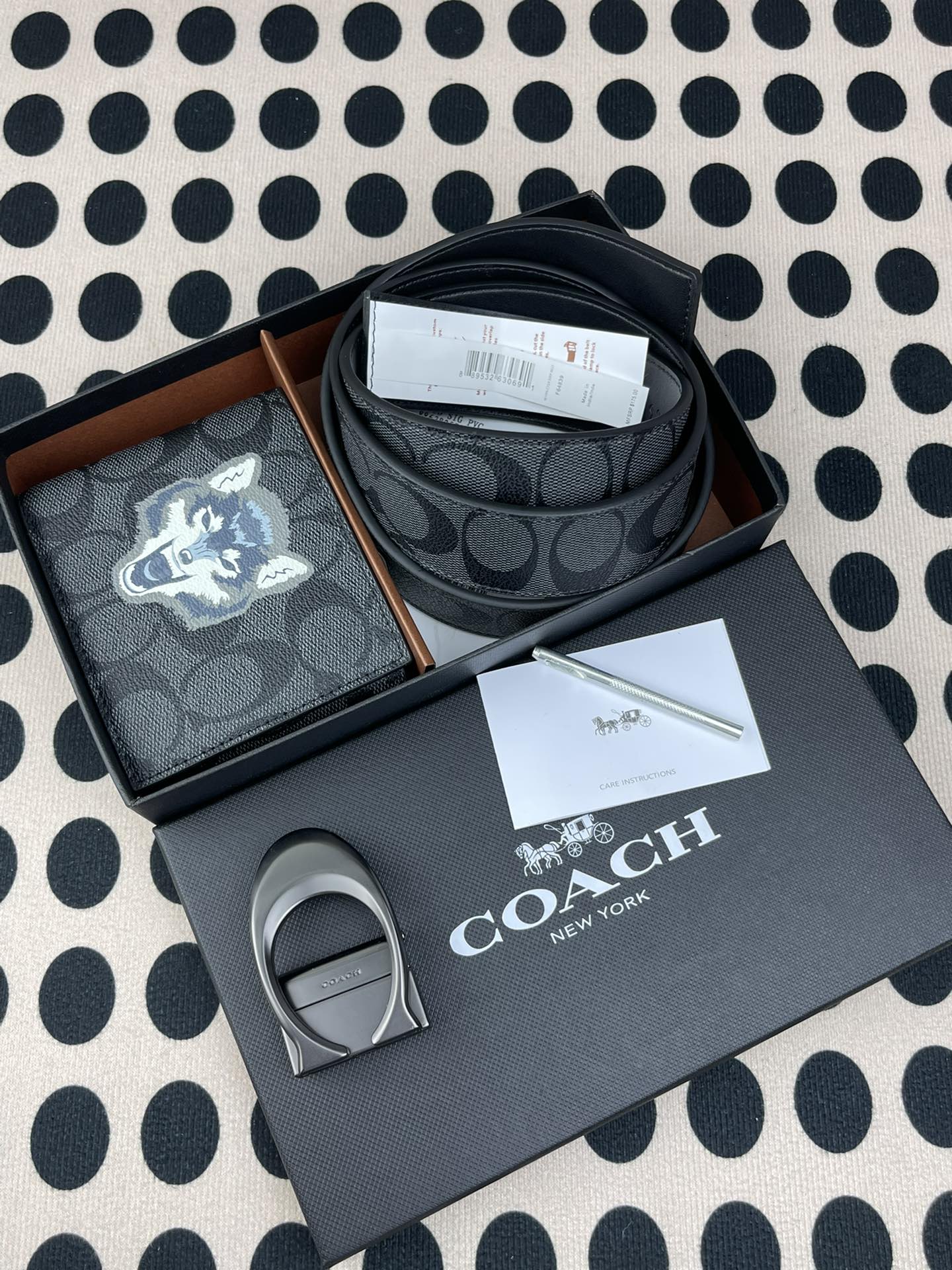 Coach ～coach 送礼男款精品皮带F64839+黑色彩印狼头短款钱包31522