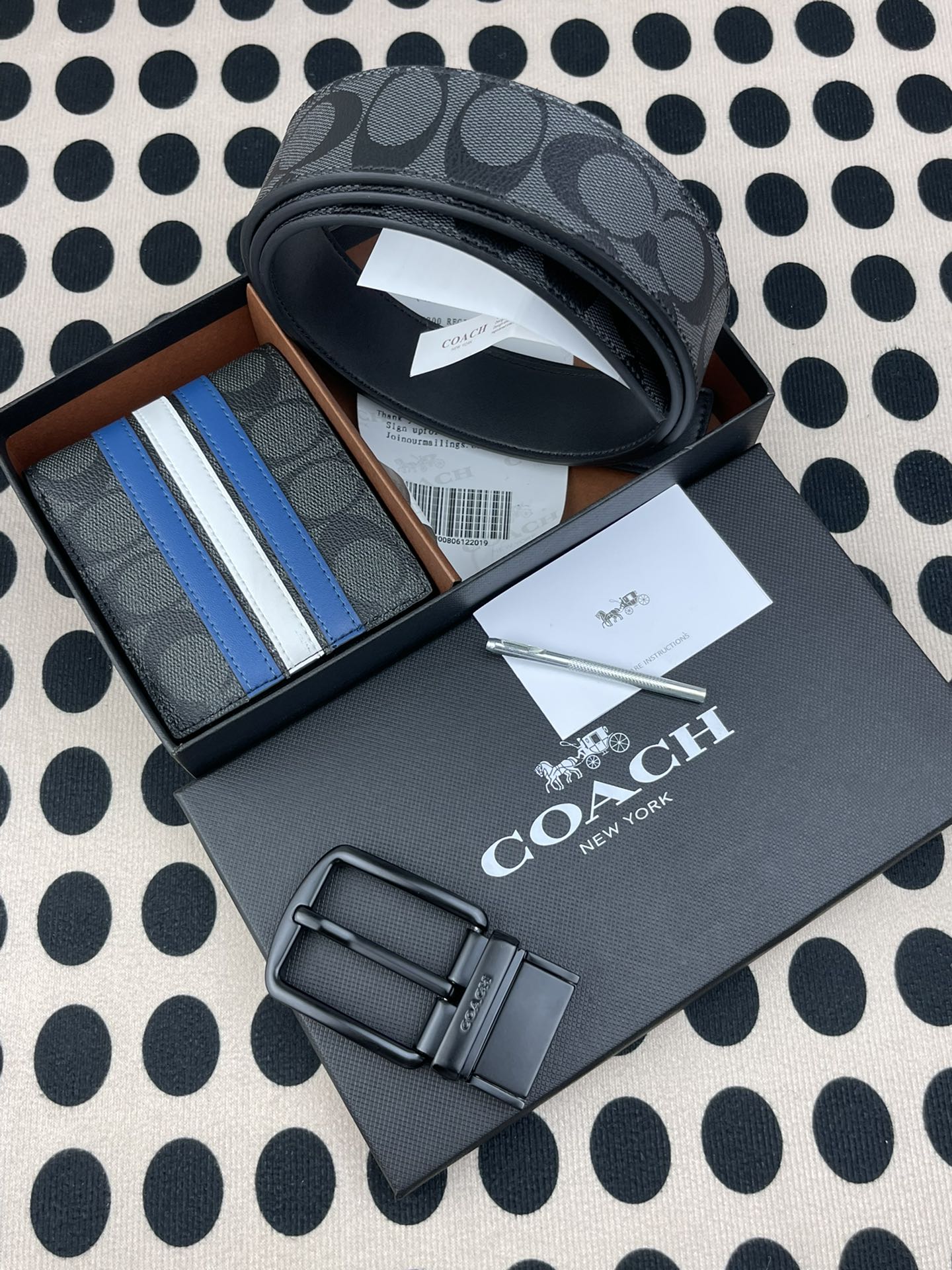 Coach ～coach 送礼男款精品皮带F64839+黑色配条纹短款钱包26072