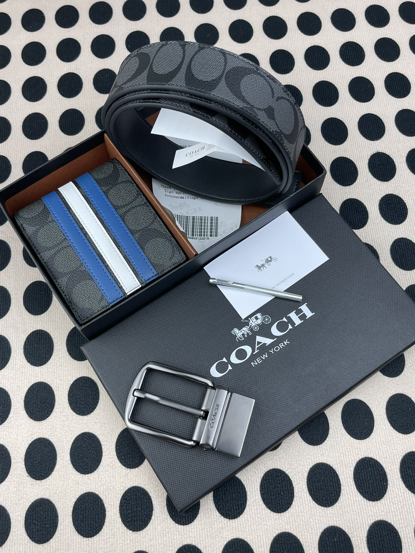Coach ～coach 送礼男款精品皮带F64839+黑色配条纹短款钱包26072
