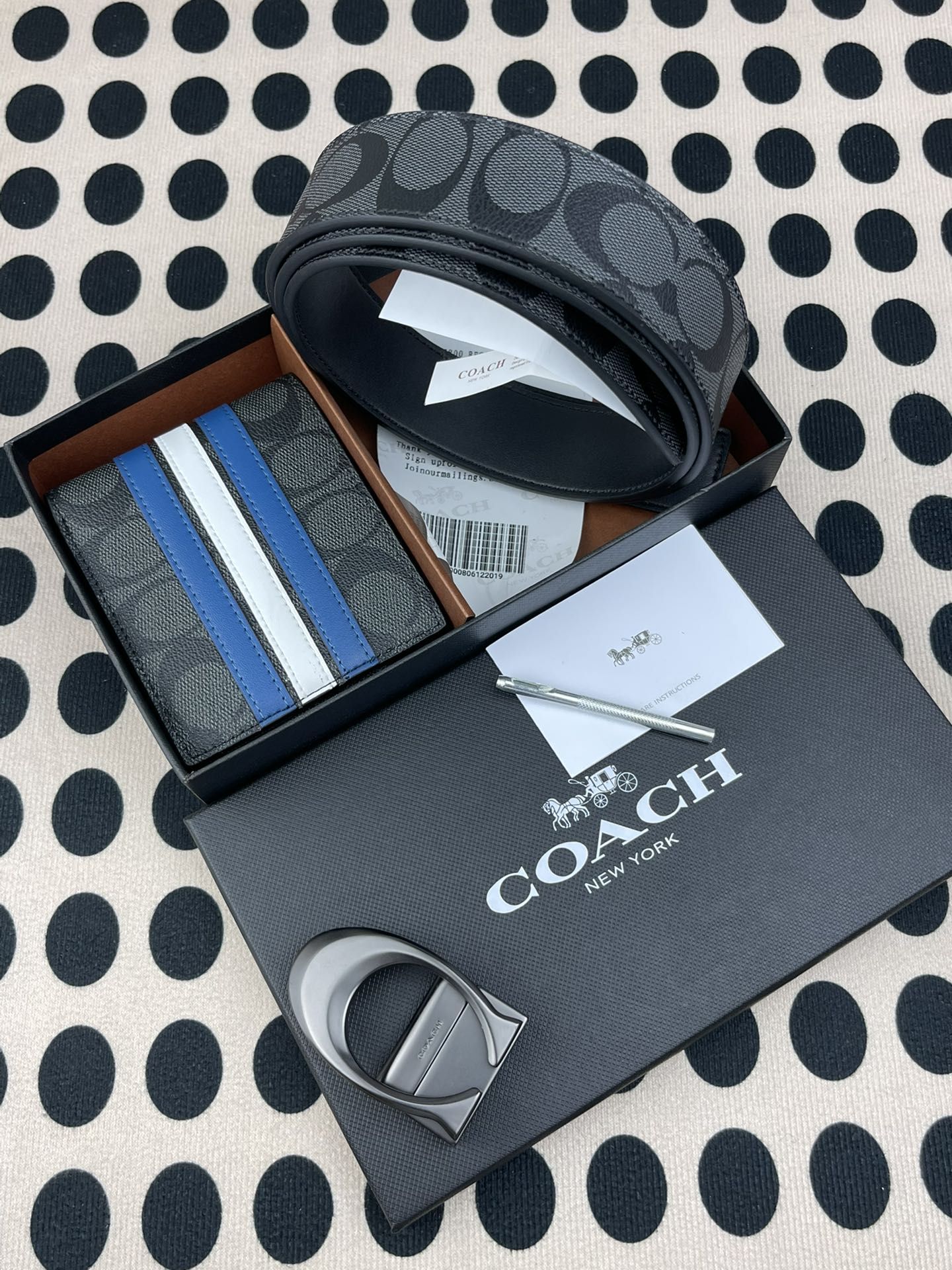 Coach ～coach 送礼男款精品皮带F64839+黑色配条纹短款钱包26072