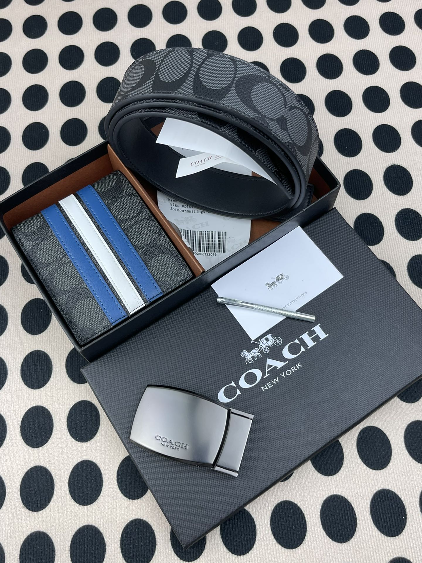 Coach ～coach 送礼男款精品皮带F64839+黑色配条纹短款钱包26072