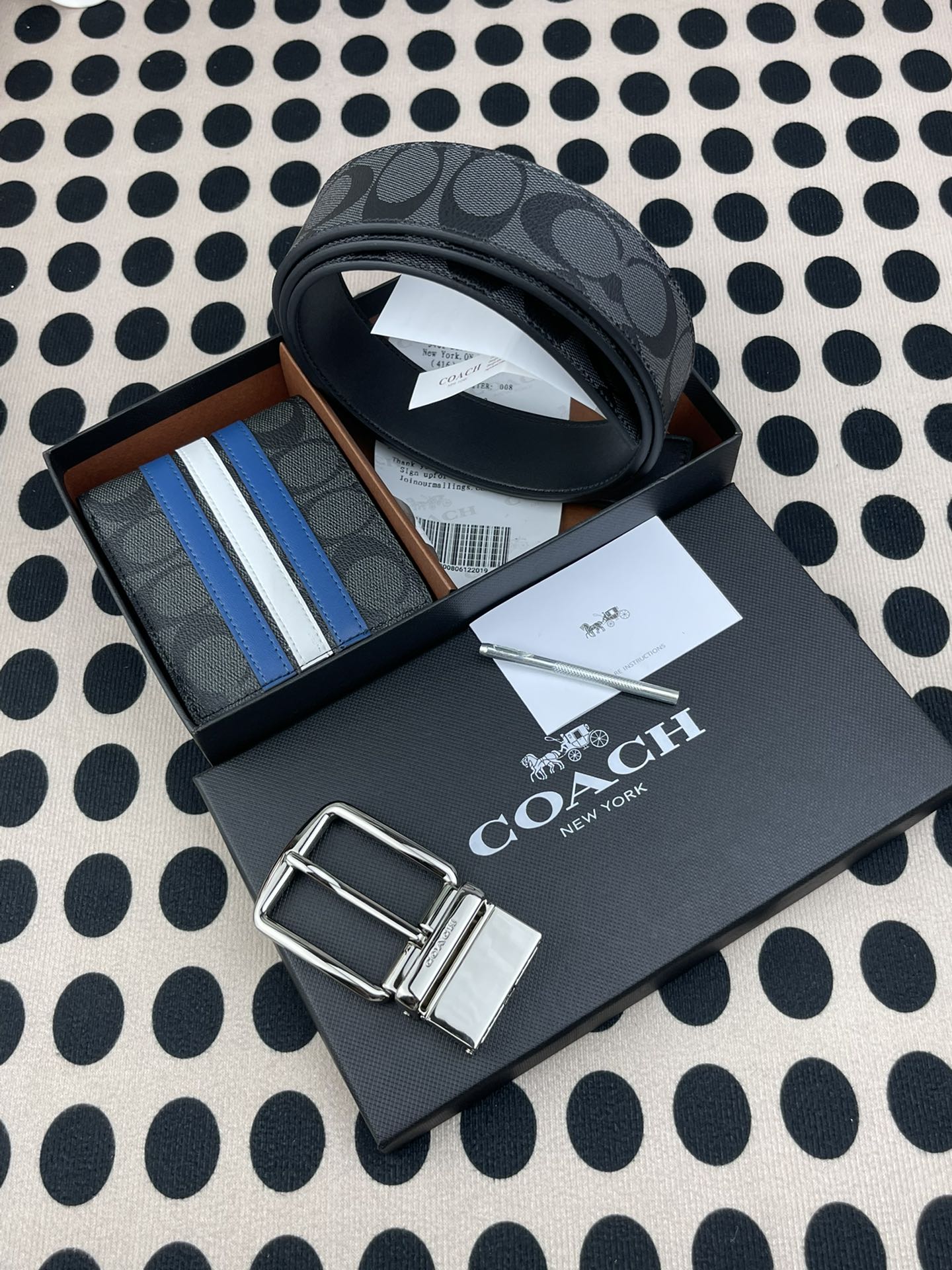 Coach ～coach 送礼男款精品皮带F64839+黑色配条纹短款钱包26072