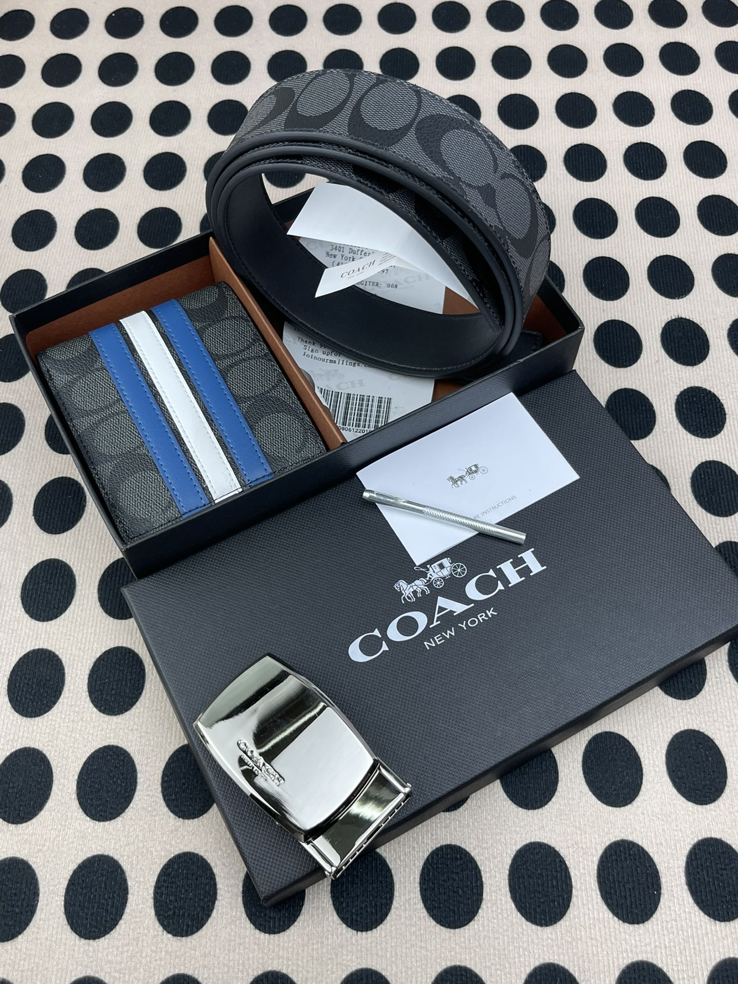 Coach ～coach 送礼男款精品皮带F64839+黑色配条纹短款钱包26072