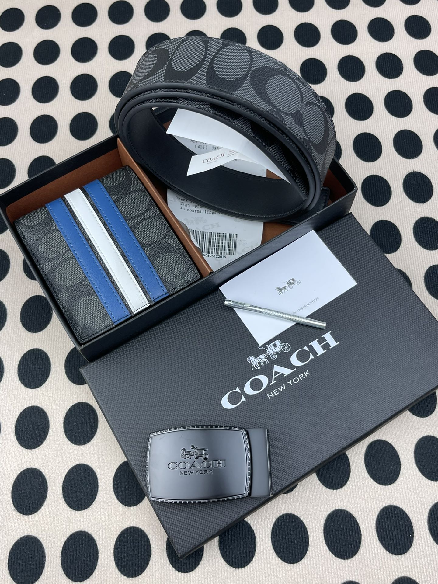 Coach ～coach 送礼男款精品皮带F64839+黑色配条纹短款钱包26072