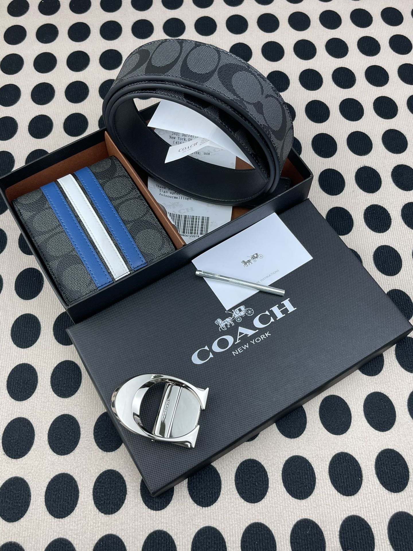 Coach ～coach 送礼男款精品皮带F64839+黑色配条纹短款钱包26072