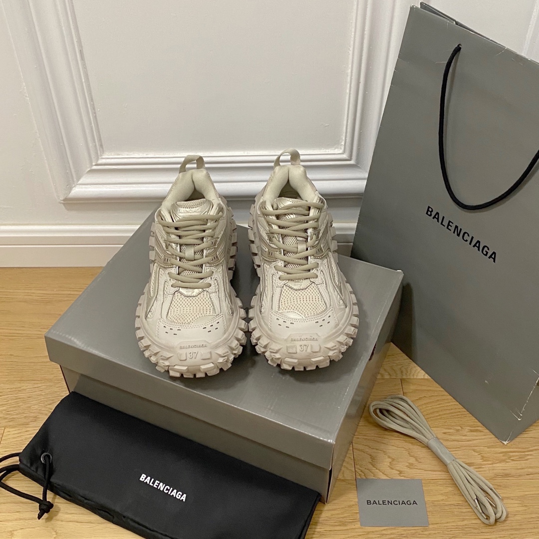 Beige BALENCIAGA · Balenciaga 2022ss nuevo DEFENDER novena generación 9.0 zapatos con neumáticos zapatos para papá zapa…