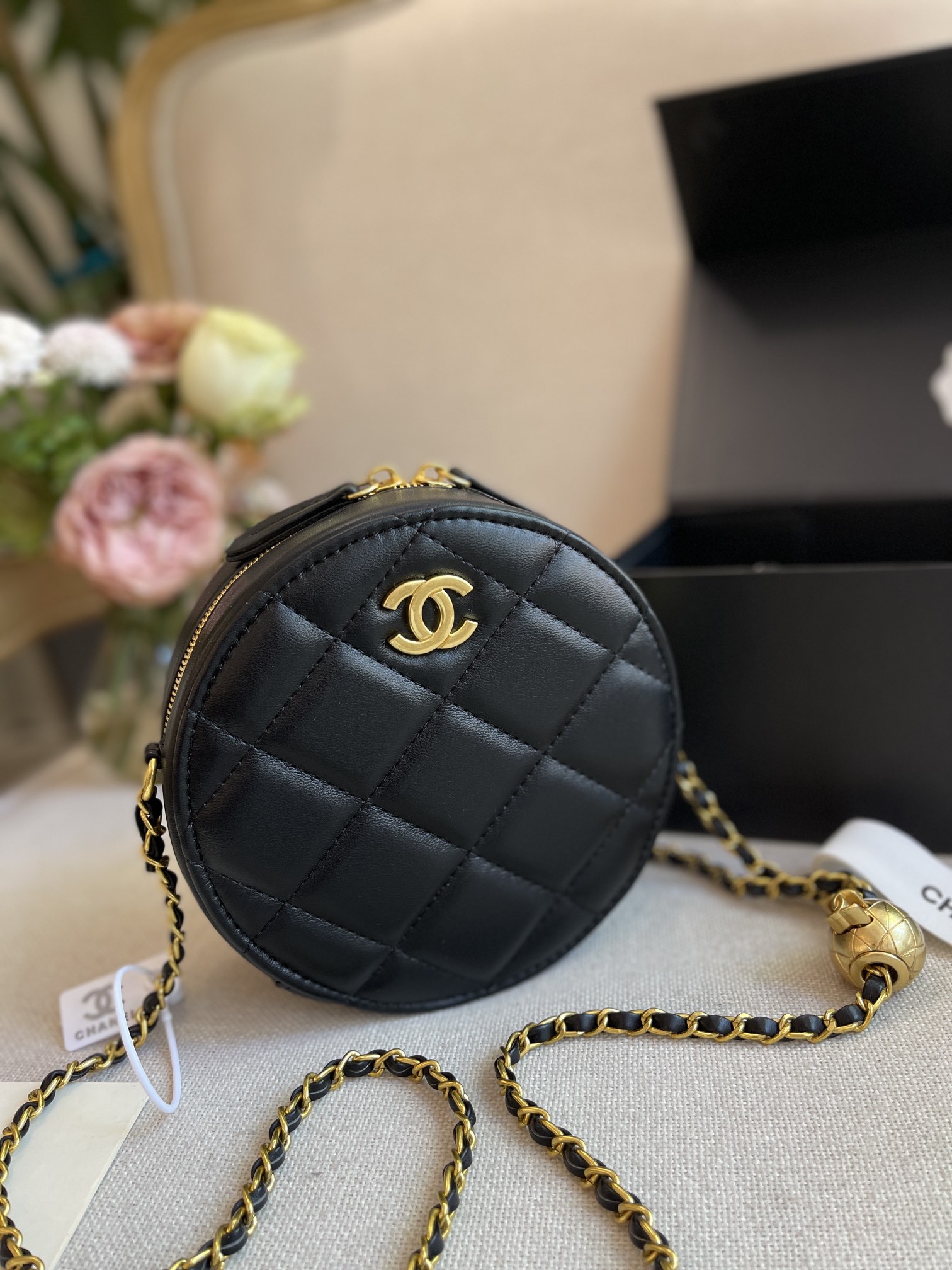 J0 香奈儿 口红包 零钱包金球 调节扣 圆饼真的好小好可爱装的下可爱 和一份好心情 斜挎腋下腰包 尺寸：16cm编码75226折叠盒