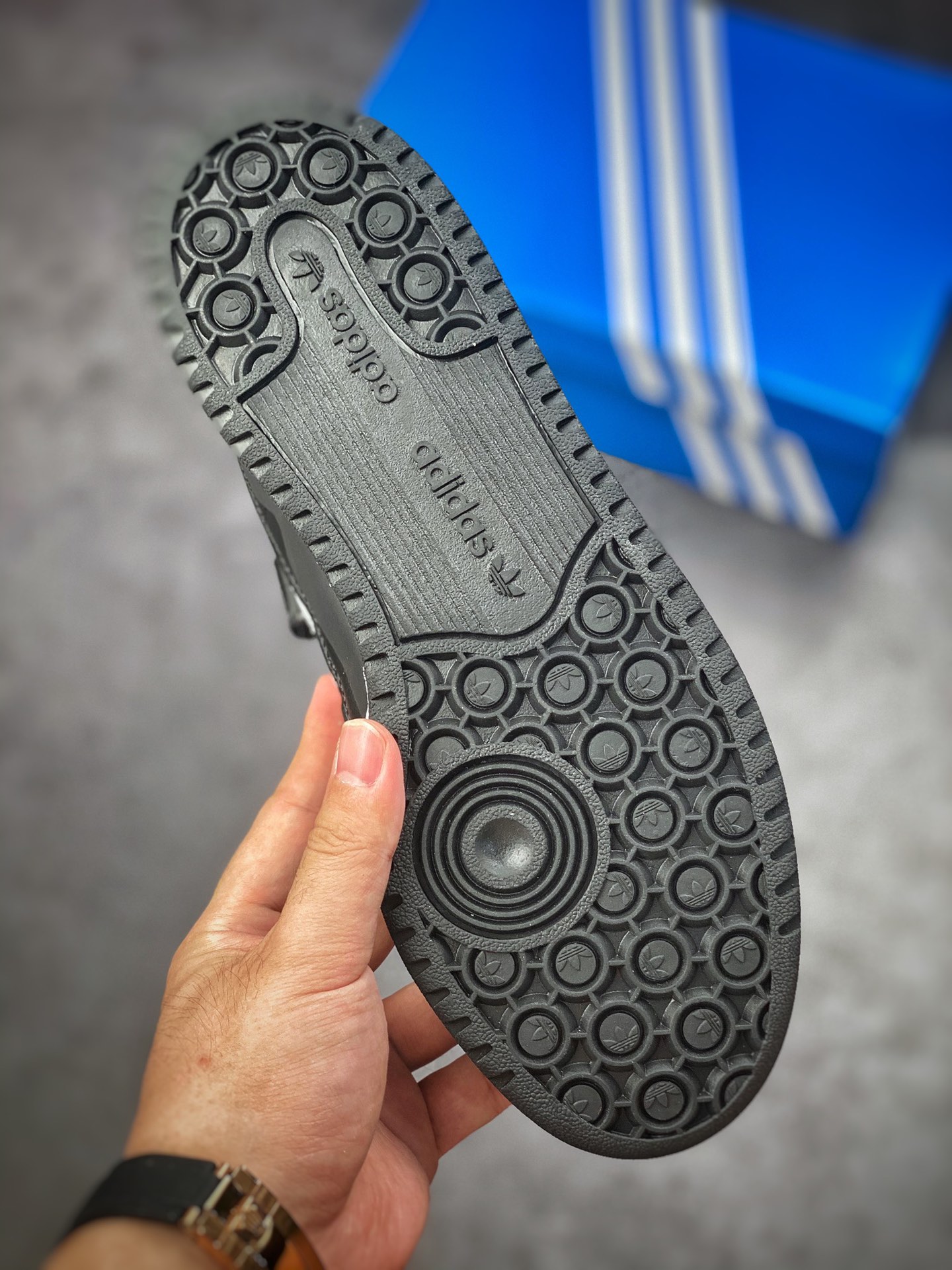 180 Adidas Forum 84 Low OG 低帮百搭潮流休闲运动板鞋 GW0697-莆田鞋,莆田鞋货源,高仿鞋,高仿鞋货源,安福档口,莆田高仿鞋,莆田鞋批发,高仿鞋批发,莆田高仿运动鞋,高仿运动鞋,莆田运动鞋 180 Adidas Forum 84 Low OG 低帮百搭潮流休闲运动板鞋 GW0697