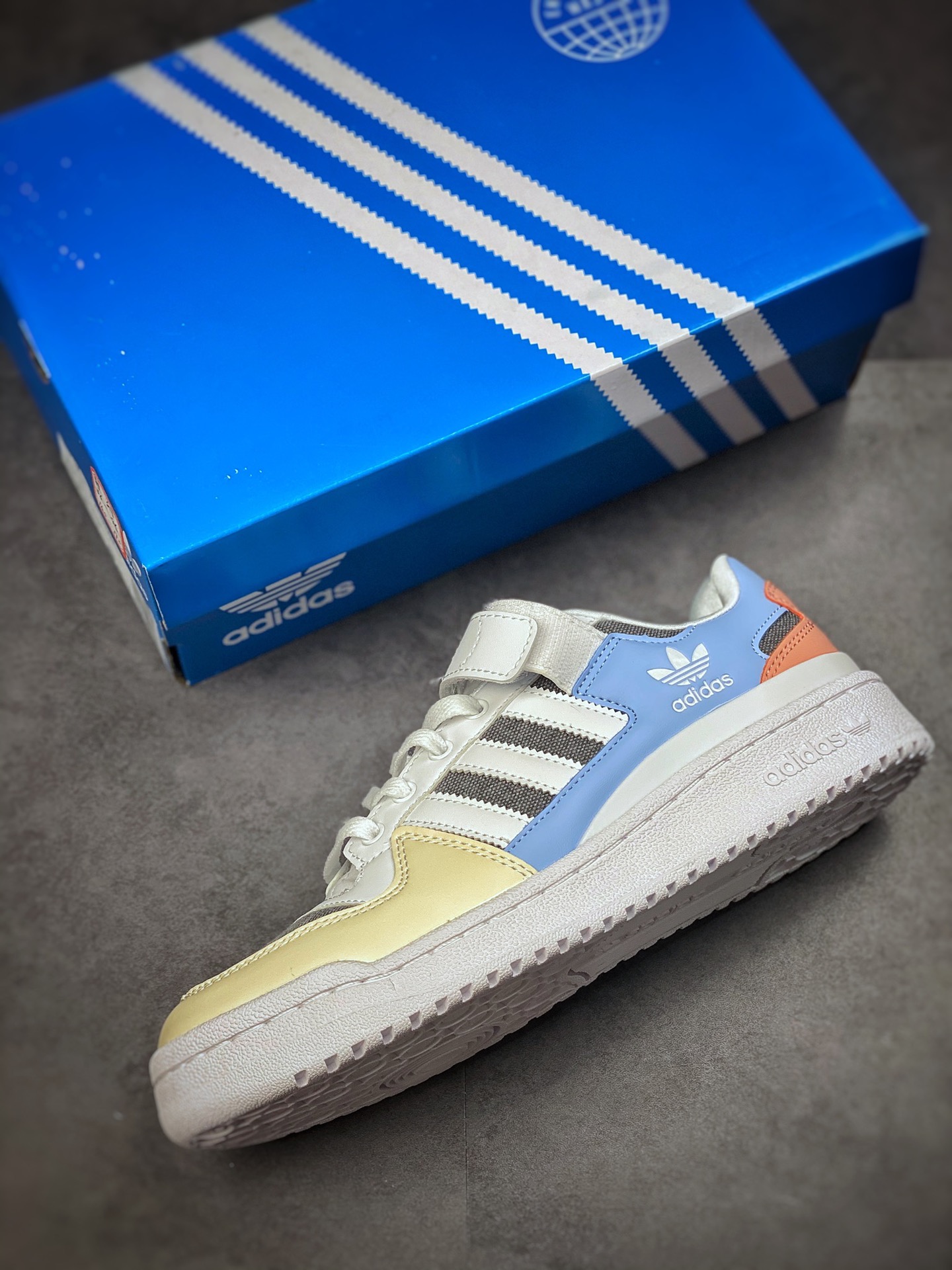 180 Adidas Forum 84 Low OG 低帮百搭潮流休闲运动板鞋GZ4405-莆田鞋,莆田鞋货源,高仿鞋,高仿鞋货源,安福档口,莆田高仿鞋,莆田鞋批发,高仿鞋批发,莆田高仿运动鞋,高仿运动鞋,莆田运动鞋 180 Adidas Forum 84 Low OG 低帮百搭潮流休闲运动板鞋GZ4405