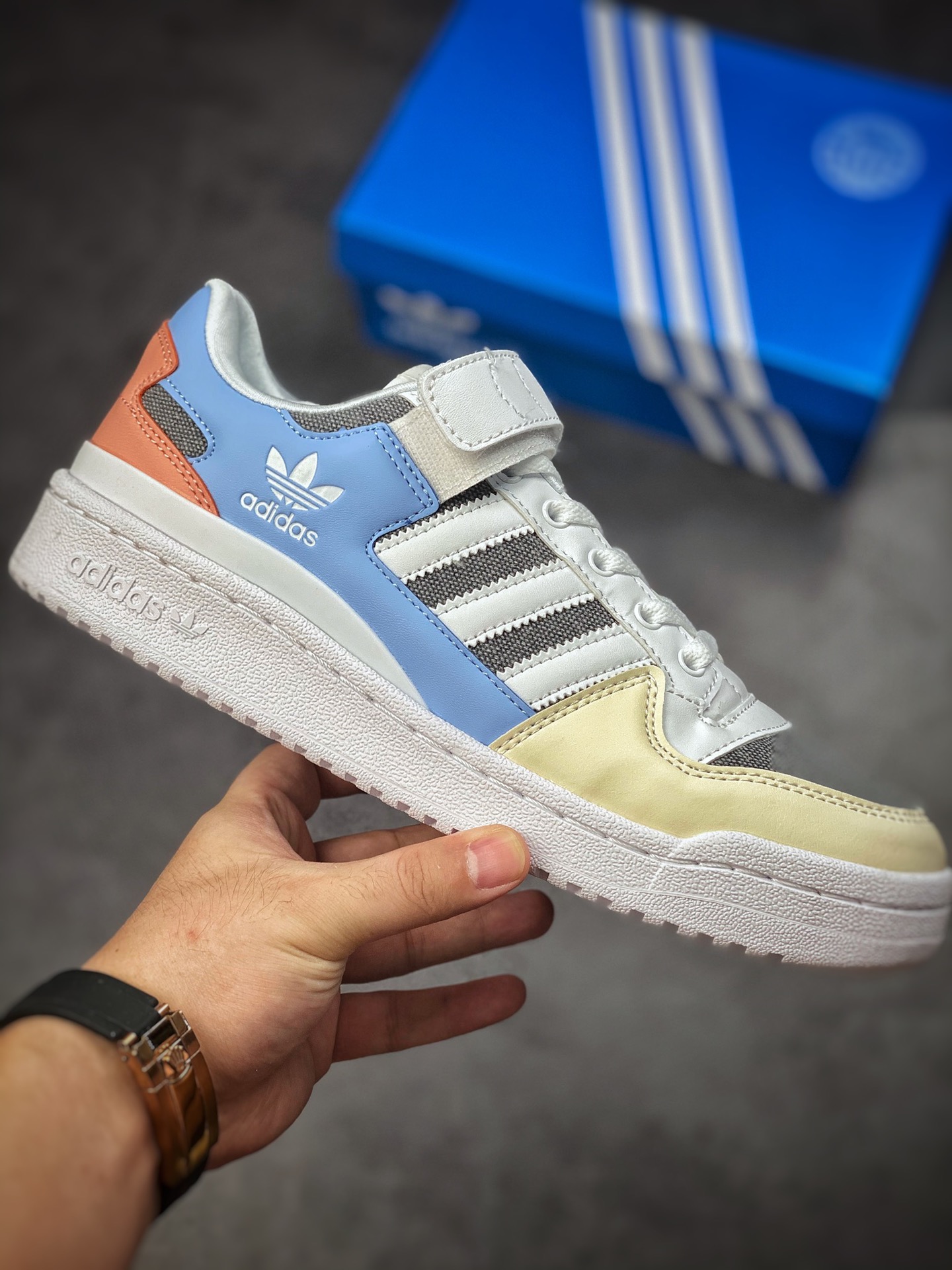 180 Adidas Forum 84 Low OG 低帮百搭潮流休闲运动板鞋GZ4405-莆田鞋,莆田鞋货源,高仿鞋,高仿鞋货源,安福档口,莆田高仿鞋,莆田鞋批发,高仿鞋批发,莆田高仿运动鞋,高仿运动鞋,莆田运动鞋 180 Adidas Forum 84 Low OG 低帮百搭潮流休闲运动板鞋GZ4405