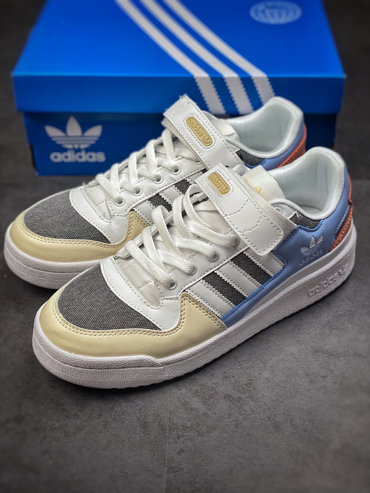 180 Adidas Forum 84 Low OG 低帮百搭潮流休闲运动板鞋GZ4405-莆田鞋,莆田鞋货源,高仿鞋,高仿鞋货源,安福档口,莆田高仿鞋,莆田鞋批发,高仿鞋批发,莆田高仿运动鞋,高仿运动鞋,莆田运动鞋 180 Adidas Forum 84 Low OG 低帮百搭潮流休闲运动板鞋GZ4405