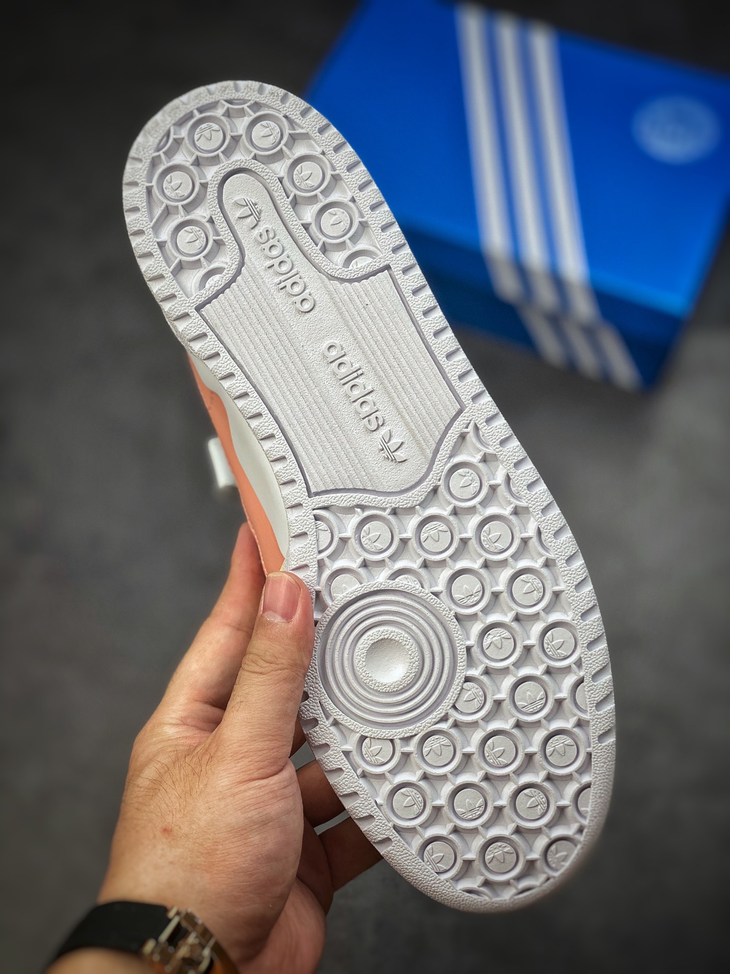 180 Adidas Forum 84 Low OG 低帮百搭潮流休闲运动板鞋GZ4405-莆田鞋,莆田鞋货源,高仿鞋,高仿鞋货源,安福档口,莆田高仿鞋,莆田鞋批发,高仿鞋批发,莆田高仿运动鞋,高仿运动鞋,莆田运动鞋 180 Adidas Forum 84 Low OG 低帮百搭潮流休闲运动板鞋GZ4405