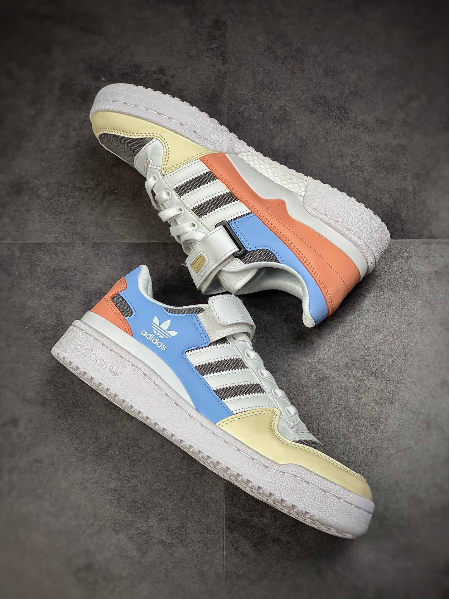 180 Adidas Forum 84 Low OG 低帮百搭潮流休闲运动板鞋GZ4405-莆田鞋,莆田鞋货源,高仿鞋,高仿鞋货源,安福档口,莆田高仿鞋,莆田鞋批发,高仿鞋批发,莆田高仿运动鞋,高仿运动鞋,莆田运动鞋 180 Adidas Forum 84 Low OG 低帮百搭潮流休闲运动板鞋GZ4405