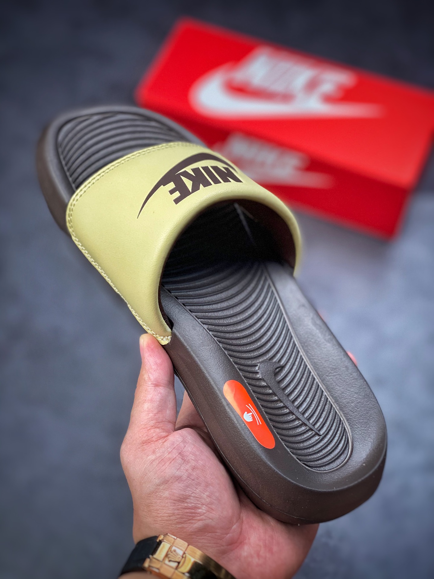 80 NIKE VICTORI ONE SLIDE 人气拖鞋单品 Nike 巴洛克棕CN9675-701-莆田鞋,莆田鞋货源,高仿鞋,高仿鞋货源,安福档口,莆田高仿鞋,莆田鞋批发,高仿鞋批发,莆田高仿运动鞋,高仿运动鞋,莆田运动鞋 80 NIKE VICTORI ONE SLIDE 人气拖鞋单品 Nike 巴洛克棕CN9675-701