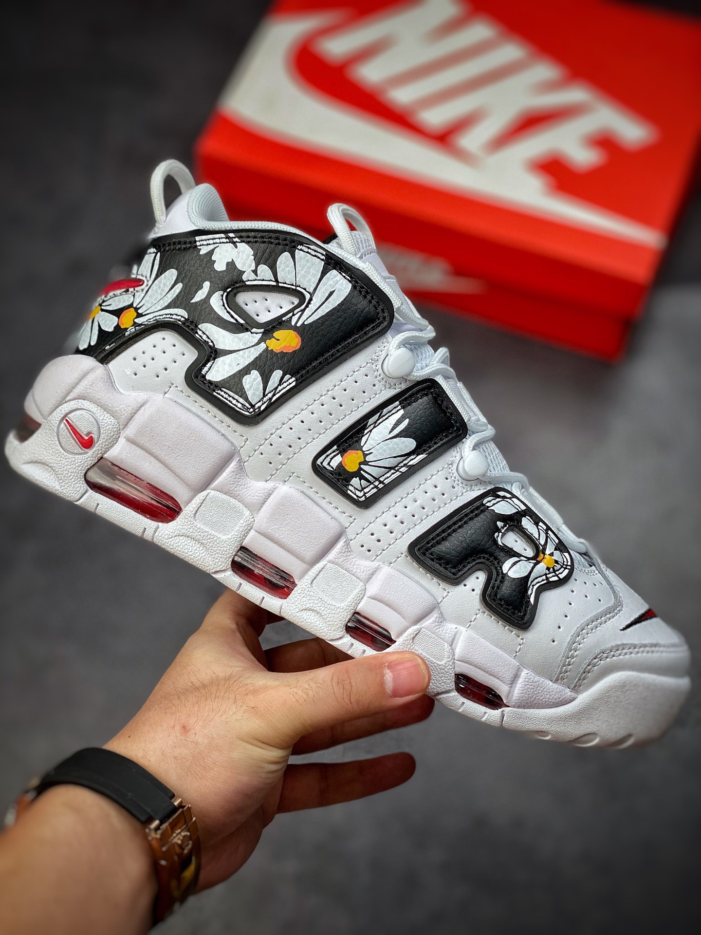 260 【定制球鞋】Nike Air More Uptempo 情人节限定黑白小雏菊 DM8155-100/DM8150-100-莆田鞋,莆田鞋货源,高仿鞋,高仿鞋货源,安福档口,莆田高仿鞋,莆田鞋批发,高仿鞋批发,莆田高仿运动鞋,高仿运动鞋,莆田运动鞋 260 【定制球鞋】Nike Air More Uptempo 情人节限定黑白小雏菊 DM8155-100/DM8150-100