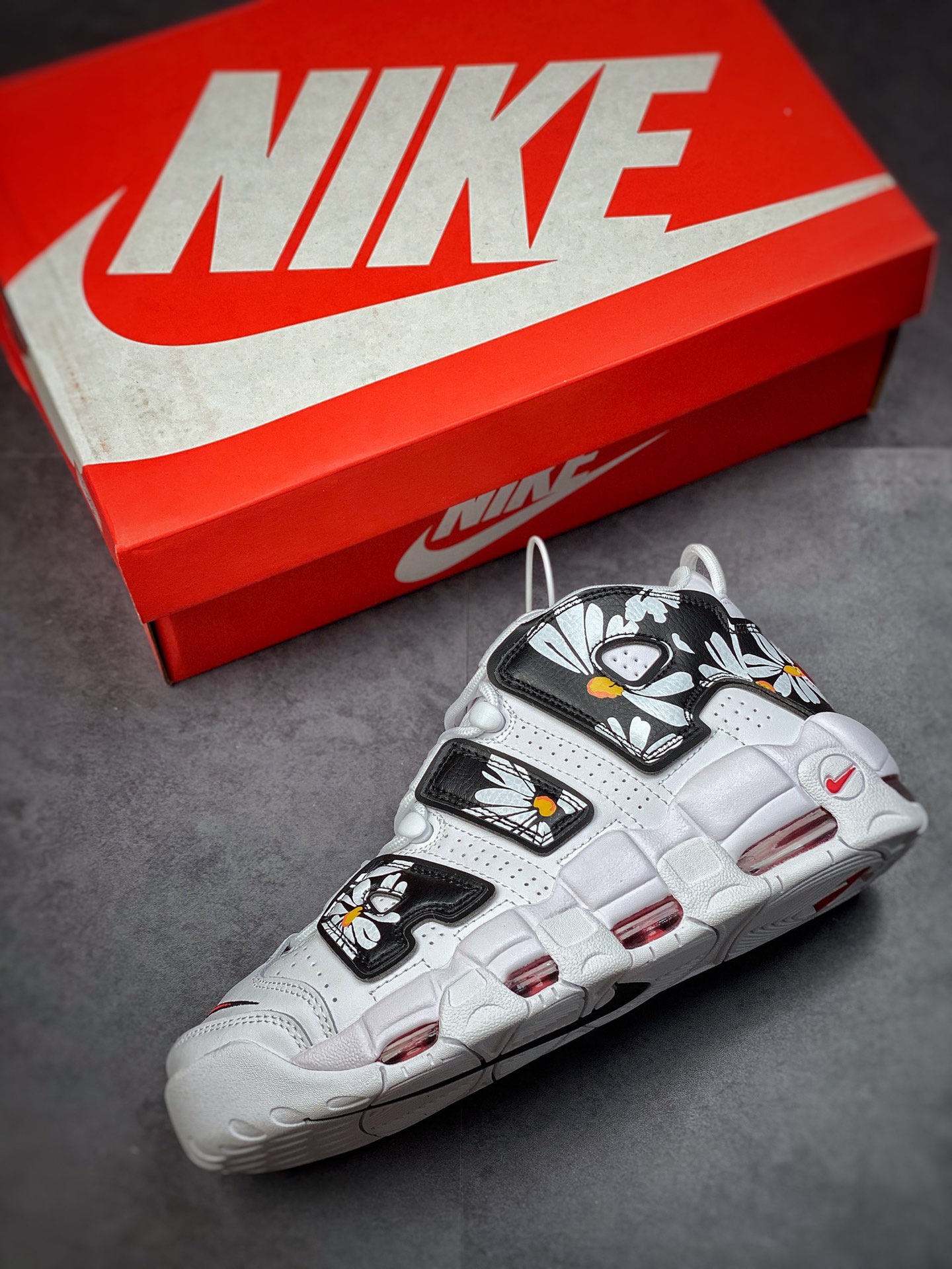 260 【定制球鞋】Nike Air More Uptempo 情人节限定黑白小雏菊 DM8155-100/DM8150-100-莆田鞋,莆田鞋货源,高仿鞋,高仿鞋货源,安福档口,莆田高仿鞋,莆田鞋批发,高仿鞋批发,莆田高仿运动鞋,高仿运动鞋,莆田运动鞋 260 【定制球鞋】Nike Air More Uptempo 情人节限定黑白小雏菊 DM8155-100/DM8150-100