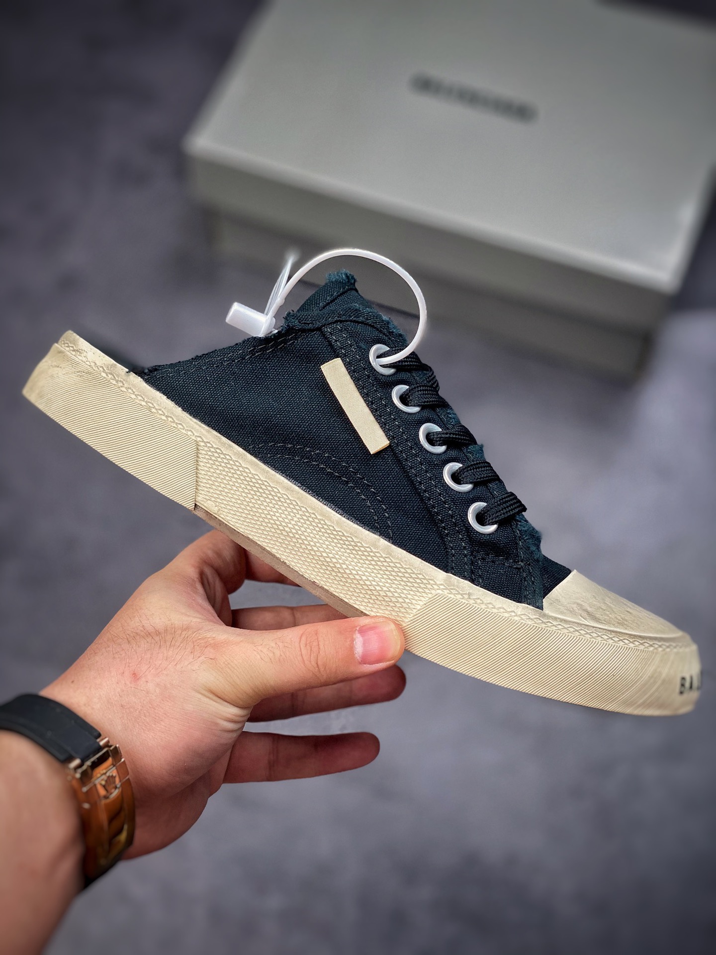 260 BALENCIAGA巴黎世家22夏季新品PARIS磨损做旧效果休闲帆布鞋