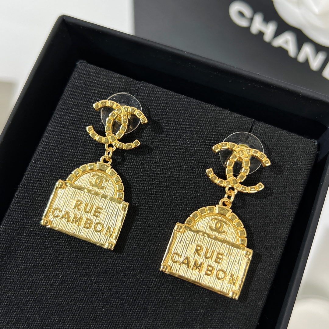 新款☑️CHANEL香奈儿 金色 双c包包👜 耳钉耳环