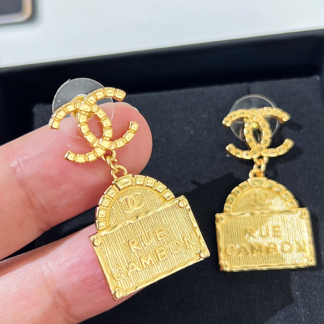 新款☑️CHANEL香奈儿 金色 双c包包👜 耳钉耳环