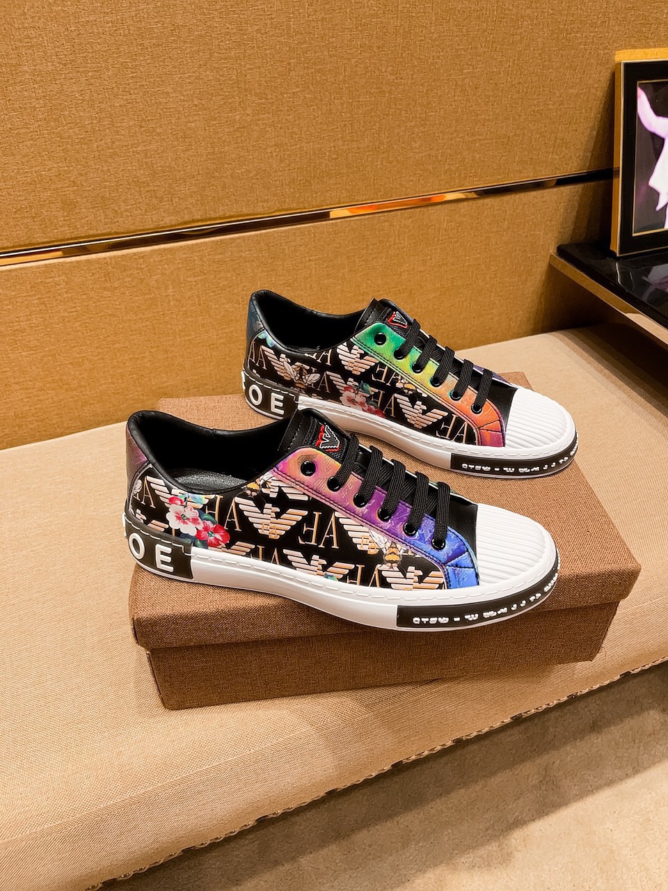 I5   阿玛尼 男鞋高端品牌 官网1：1最新力作：鞋面采用意大利进口头层牛皮搭配舒适透气内里➕原版防滑耐磨大底制作 ，让行走更加便捷舒适，惊世之作，与官方的质量相比美的1：1复刻[色]打造时尚个性衬托你的与众不同潮男必备!经典