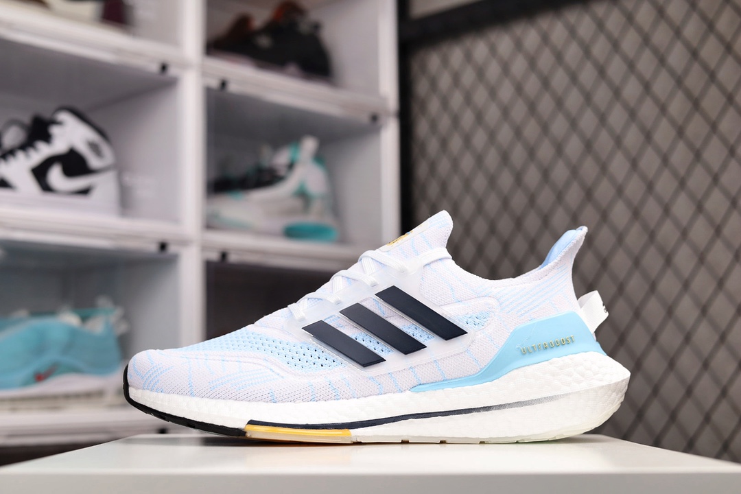 G0 阿迪达斯 Adidas UB7.0 爆米花跑鞋 天蓝