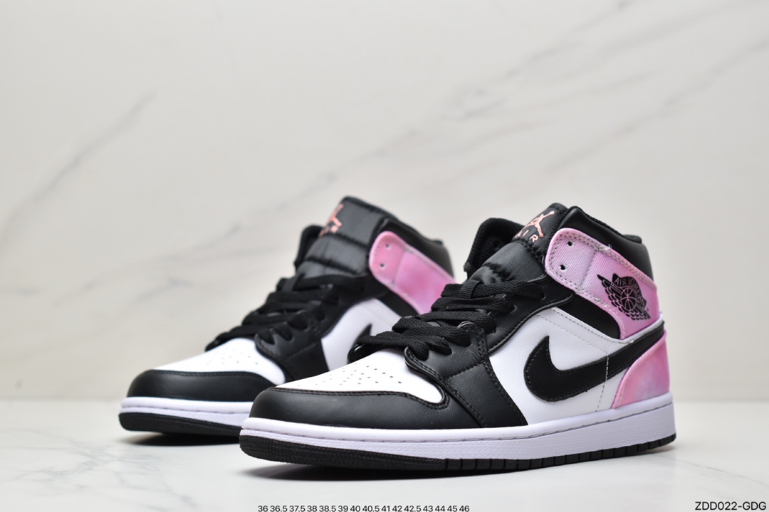 230 Air Jordan 1 Low 整体框架和经典配色黑脚趾类似DM1200-001