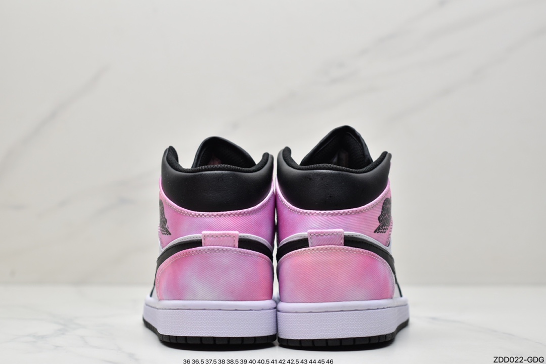 230 Air Jordan 1 Low 整体框架和经典配色黑脚趾类似DM1200-001