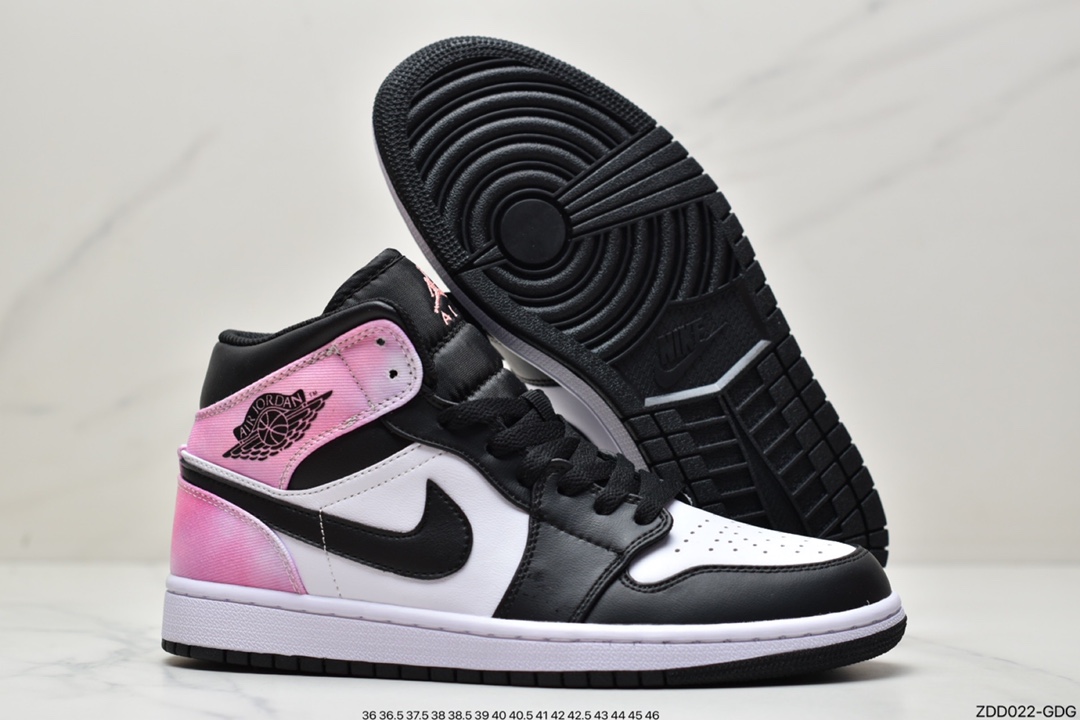 230 Air Jordan 1 Low 整体框架和经典配色黑脚趾类似DM1200-001