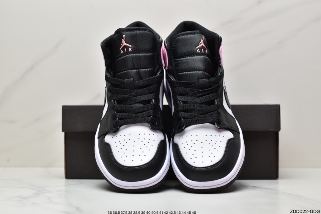 230 Air Jordan 1 Low 整体框架和经典配色黑脚趾类似DM1200-001