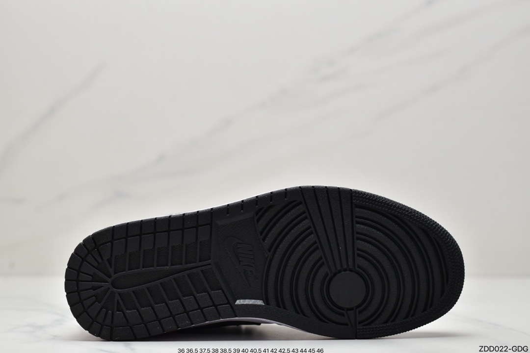 230 Air Jordan 1 Low 整体框架和经典配色黑脚趾类似DM1200-001