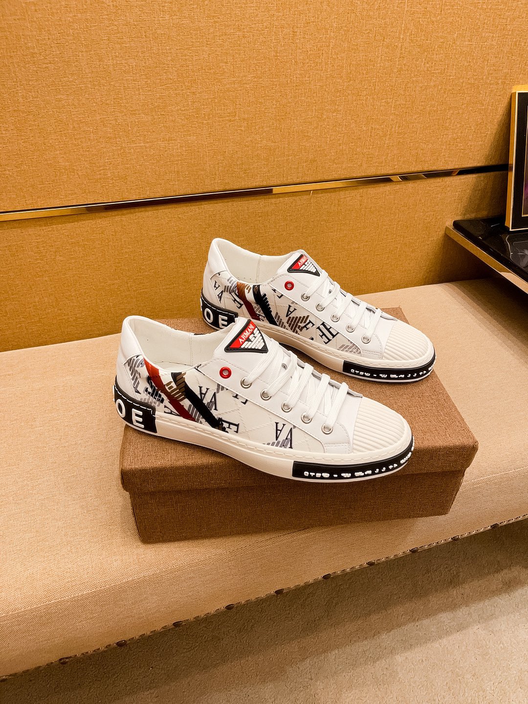 I5   阿玛尼 男鞋高端品牌 官网1：1最新力作：鞋面采用意大利进口头层牛皮搭配舒适透气内里➕原版防滑耐磨大底制作 ，让行走更加便捷舒适，惊世之作，与官方的质量相比美的1：1复刻[色]打造时尚个性衬托你的与众不同潮男必备!经典