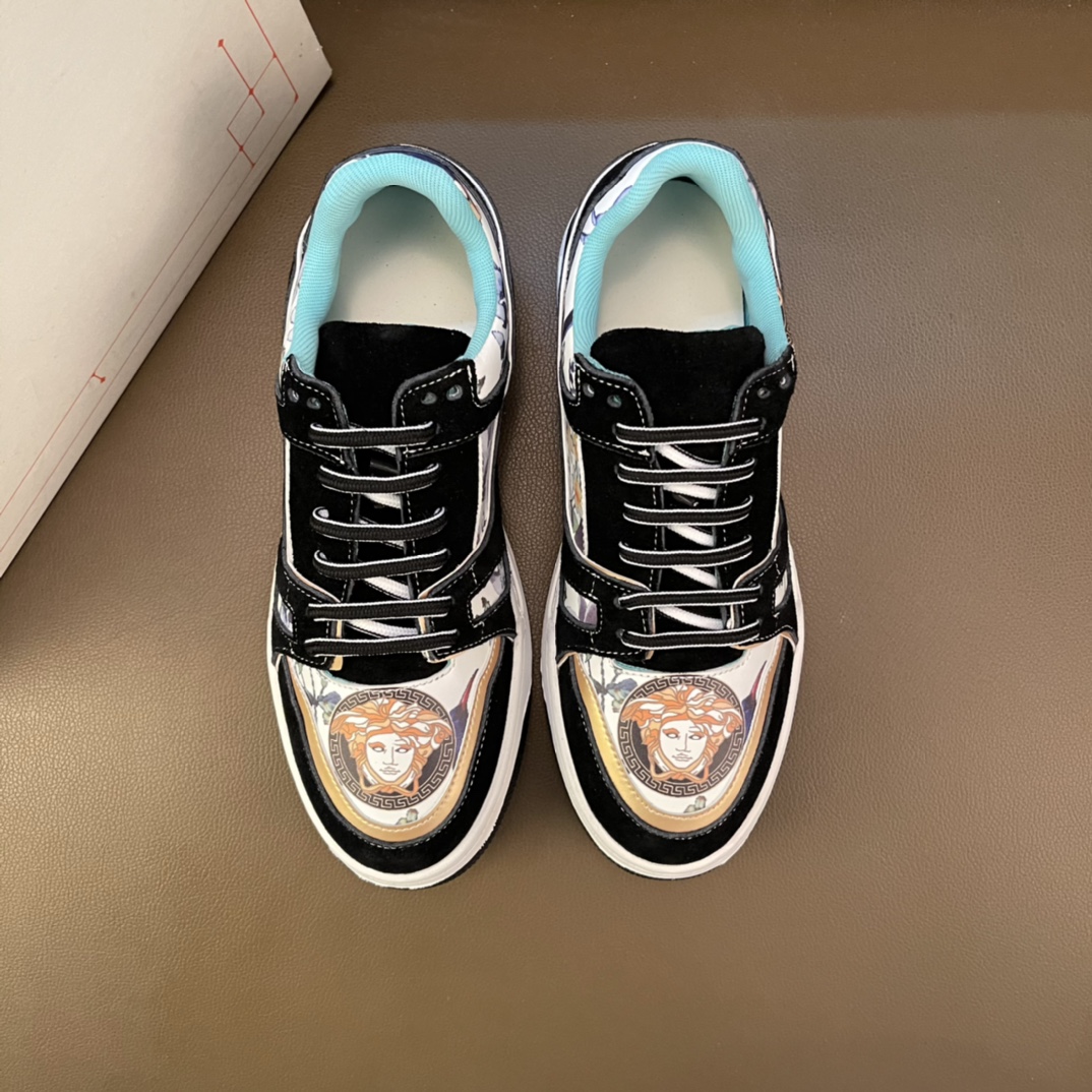 I5  高品质欧美大师设计简洁高档大气，专柜品质值得信赖，面料进口顶级牛皮 。😍 羊皮内里🐑 做工精细，专柜原版大底，上脚舒适百搭，潮男乐福专属定制，小 麦昆 Alexander McQueen  适合司机户外行车🚗 休闲鞋系列之首 男鞋