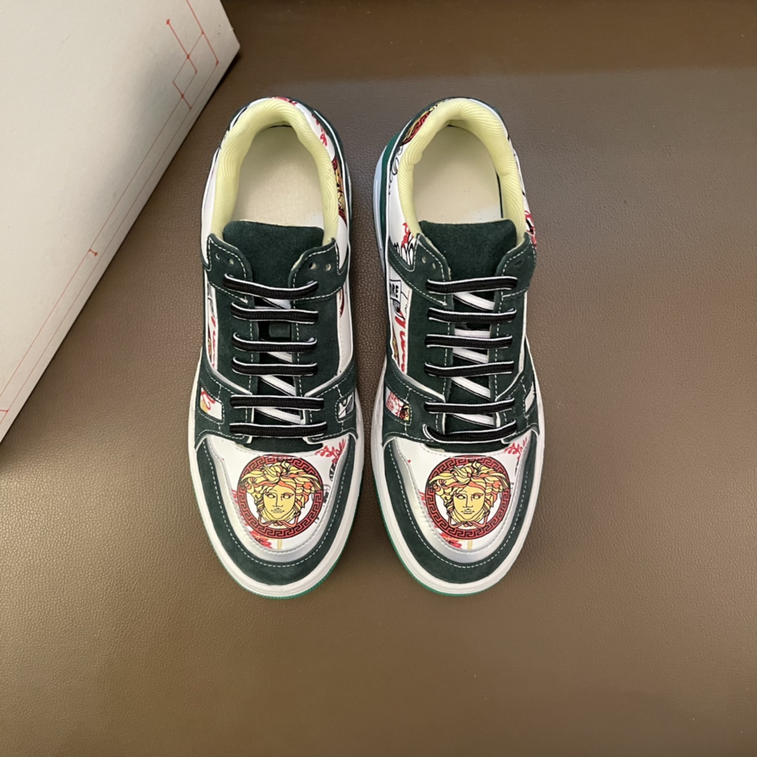 I5  高品质欧美大师设计简洁高档大气，专柜品质值得信赖，面料进口顶级牛皮 。😍 羊皮内里🐑 做工精细，专柜原版大底，上脚舒适百搭，潮男乐福专属定制，小 麦昆 Alexander McQueen  适合司机户外行车🚗 休闲鞋系列之首 男鞋