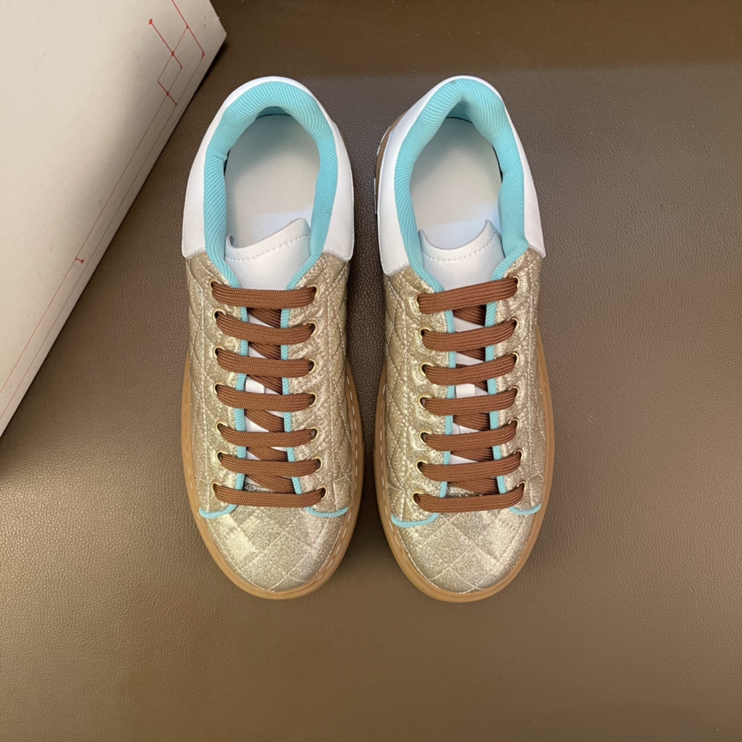 I5  高品质欧美大师设计简洁高档大气，专柜品质值得信赖，面料进口顶级牛皮 。😍 羊皮内里🐑 做工精细，专柜原版大底，上脚舒适百搭，潮男乐福专属定制，小 麦昆 Alexander McQueen  适合司机户外行车🚗 休闲鞋系列之首 男鞋