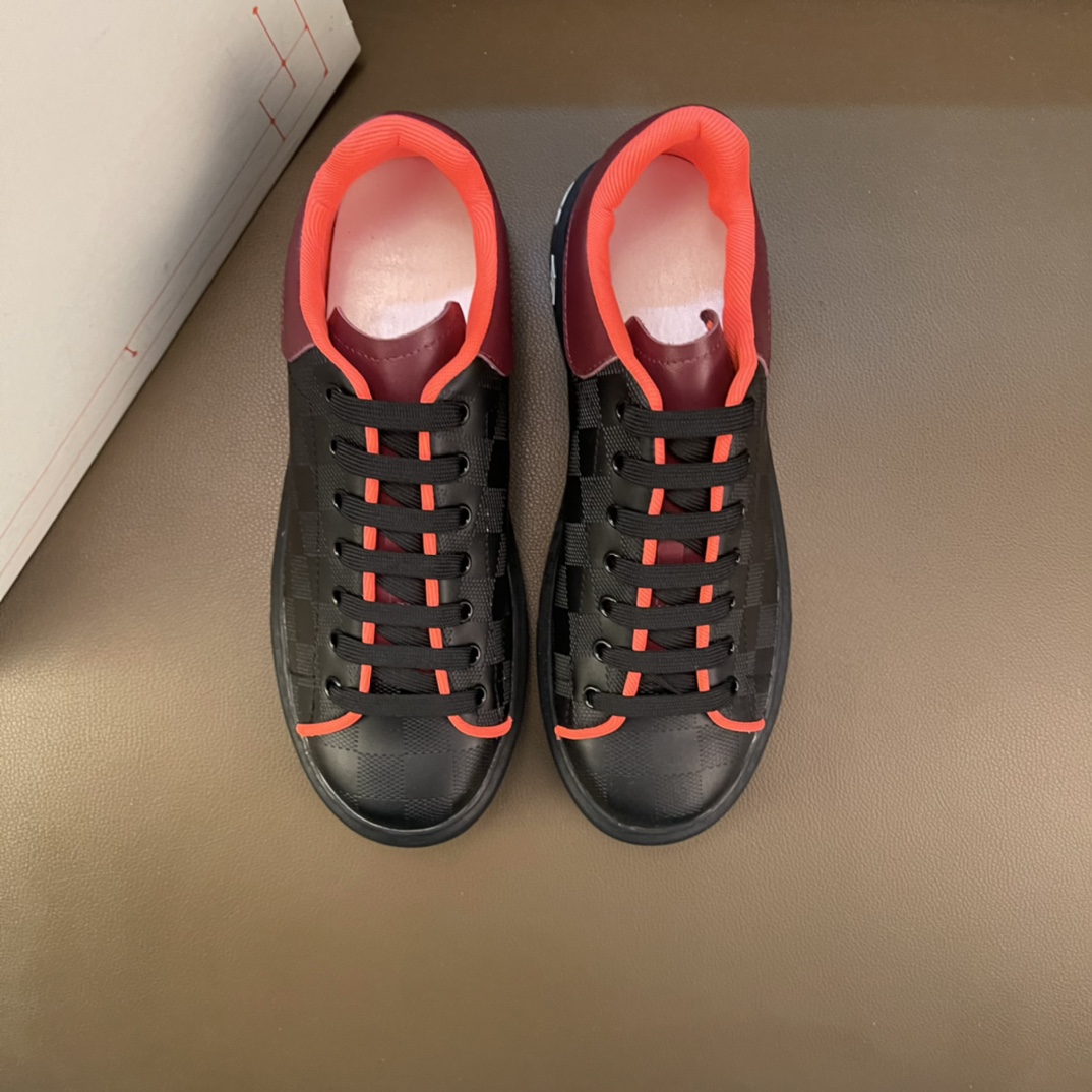 I5  高品质欧美大师设计简洁高档大气，专柜品质值得信赖，面料进口顶级牛皮 。😍 羊皮内里🐑 做工精细，专柜原版大底，上脚舒适百搭，潮男乐福专属定制，小 麦昆 Alexander McQueen  适合司机户外行车🚗 休闲鞋系列之首 男鞋