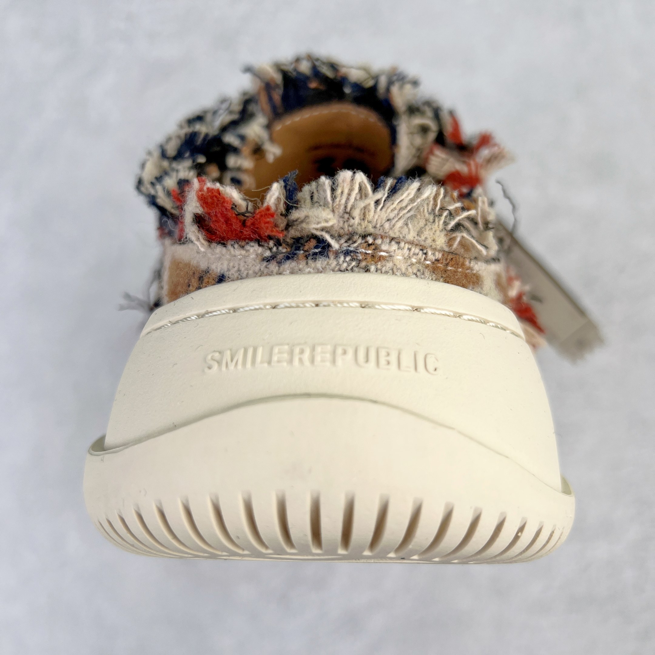 图片[8]-＃开春福利 SMILEREPUBLIC檀健次同款经典新款起司猫低帮开口笑厚底帆布鞋 新晋街头鞋履品牌SMILEREPUBLIC Canvas 系列 以 SMILE 为灵感来源 捕捉潮流 主打柔软的帆布设计 有裁切的羊毛流苏与独特编织技艺 超软水染牛皮内里 注塑成型鞋垫 4cm厘米外增高效果橡胶鞋底 尺码：35 36 37 38 39 40 41 42 43 44-选品中心
