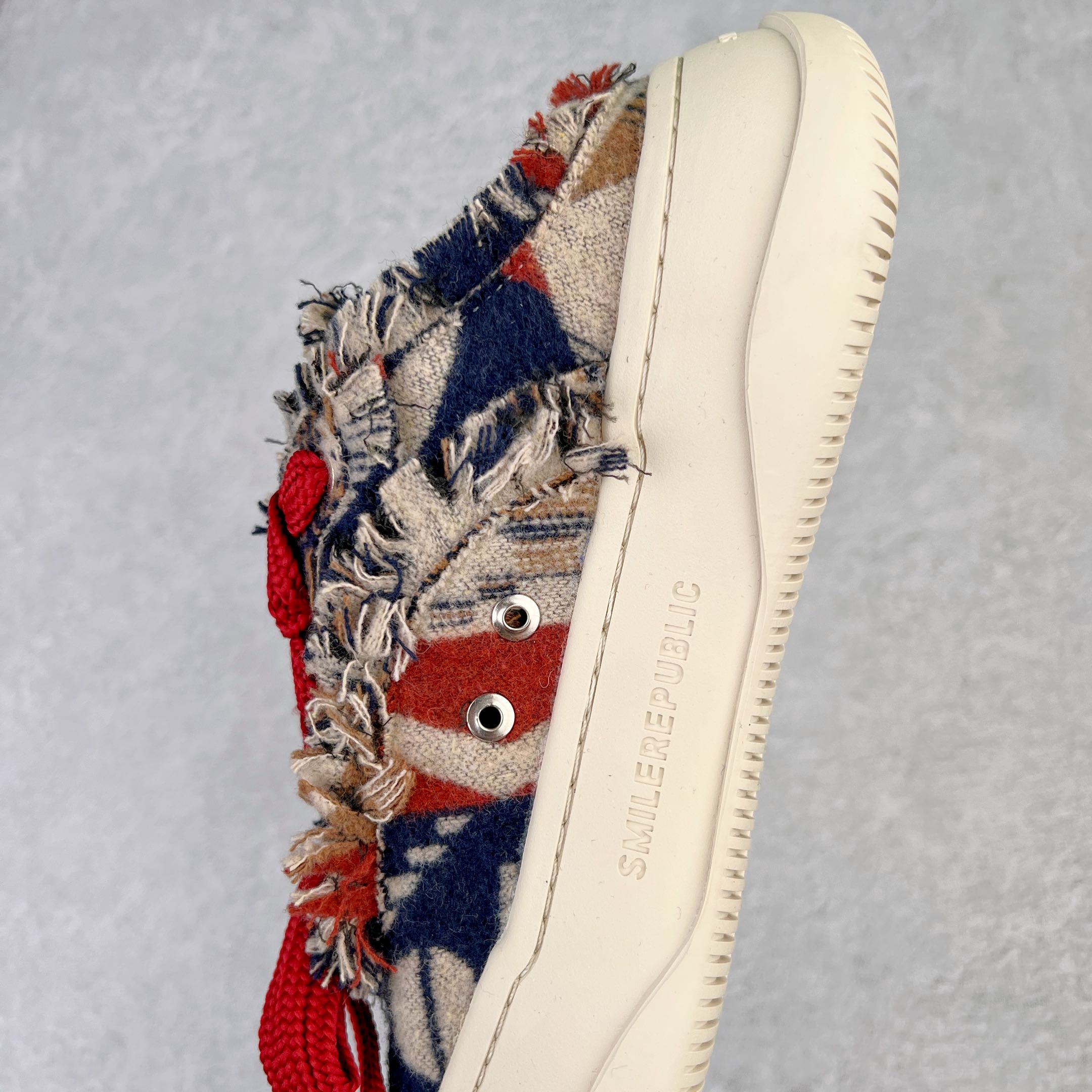 图片[7]-＃开春福利 SMILEREPUBLIC檀健次同款经典新款起司猫低帮开口笑厚底帆布鞋 新晋街头鞋履品牌SMILEREPUBLIC Canvas 系列 以 SMILE 为灵感来源 捕捉潮流 主打柔软的帆布设计 有裁切的羊毛流苏与独特编织技艺 超软水染牛皮内里 注塑成型鞋垫 4cm厘米外增高效果橡胶鞋底 尺码：35 36 37 38 39 40 41 42 43 44-选品中心